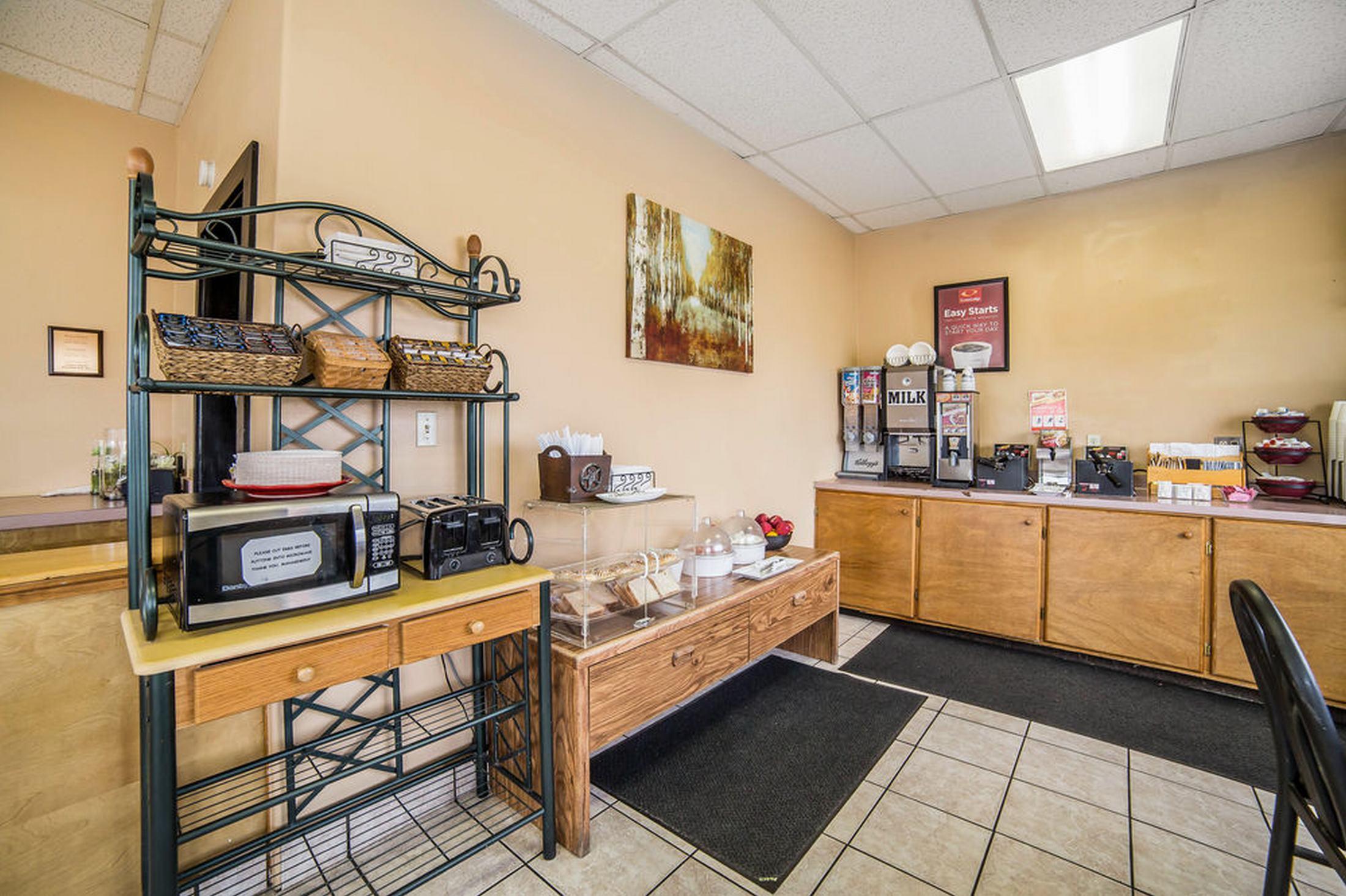 Restaurant Studio 6 Rock Springs WY Flaming Gorge