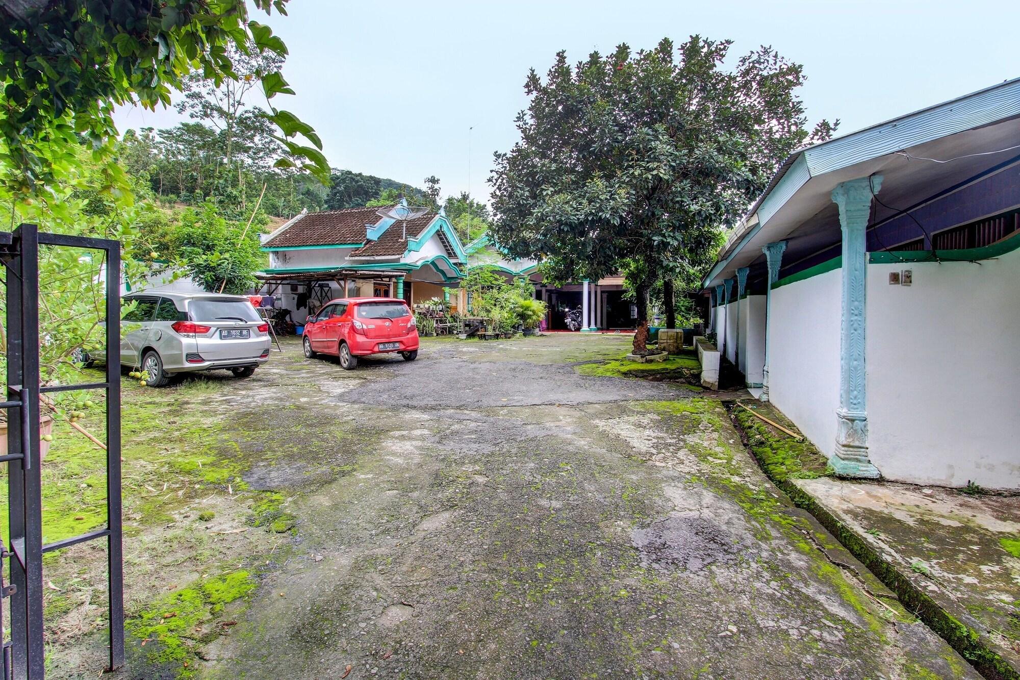 Vista Exterior OYO 92333 Bayanan Indah Guest House
