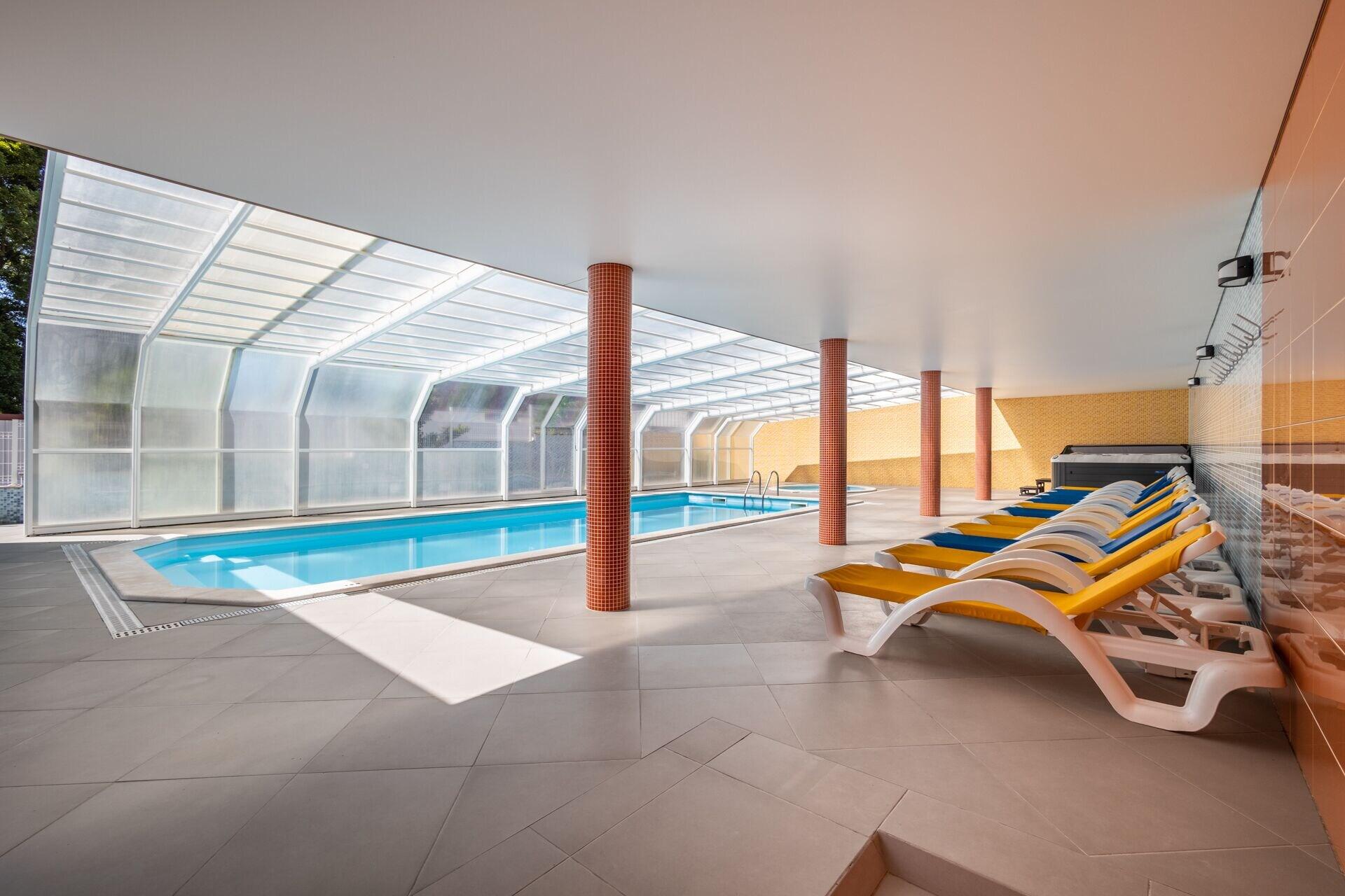 Vista Piscina HOTEL COLMEIA MONTE REAL