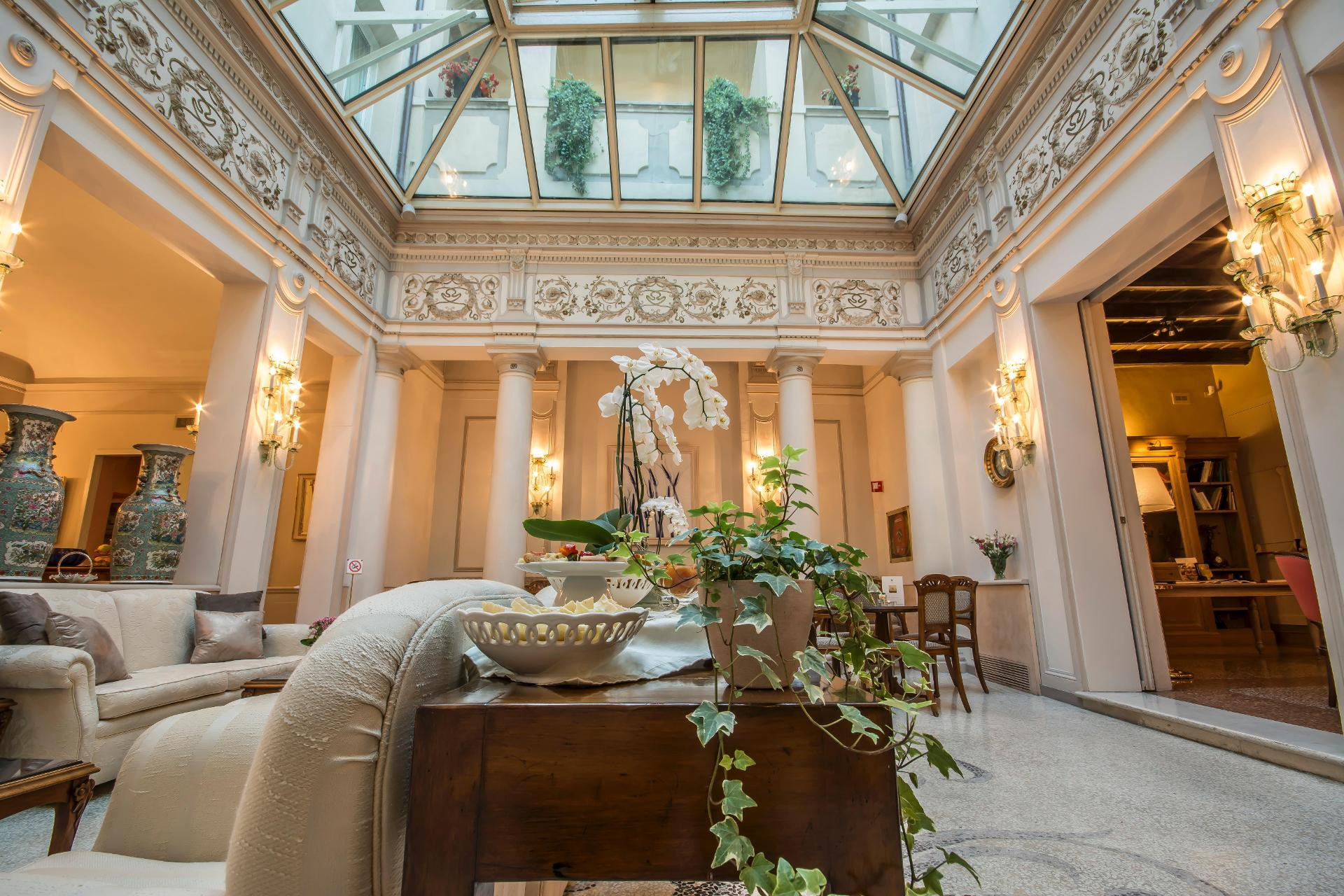 Vista Lobby Hotel Corona d'Oro