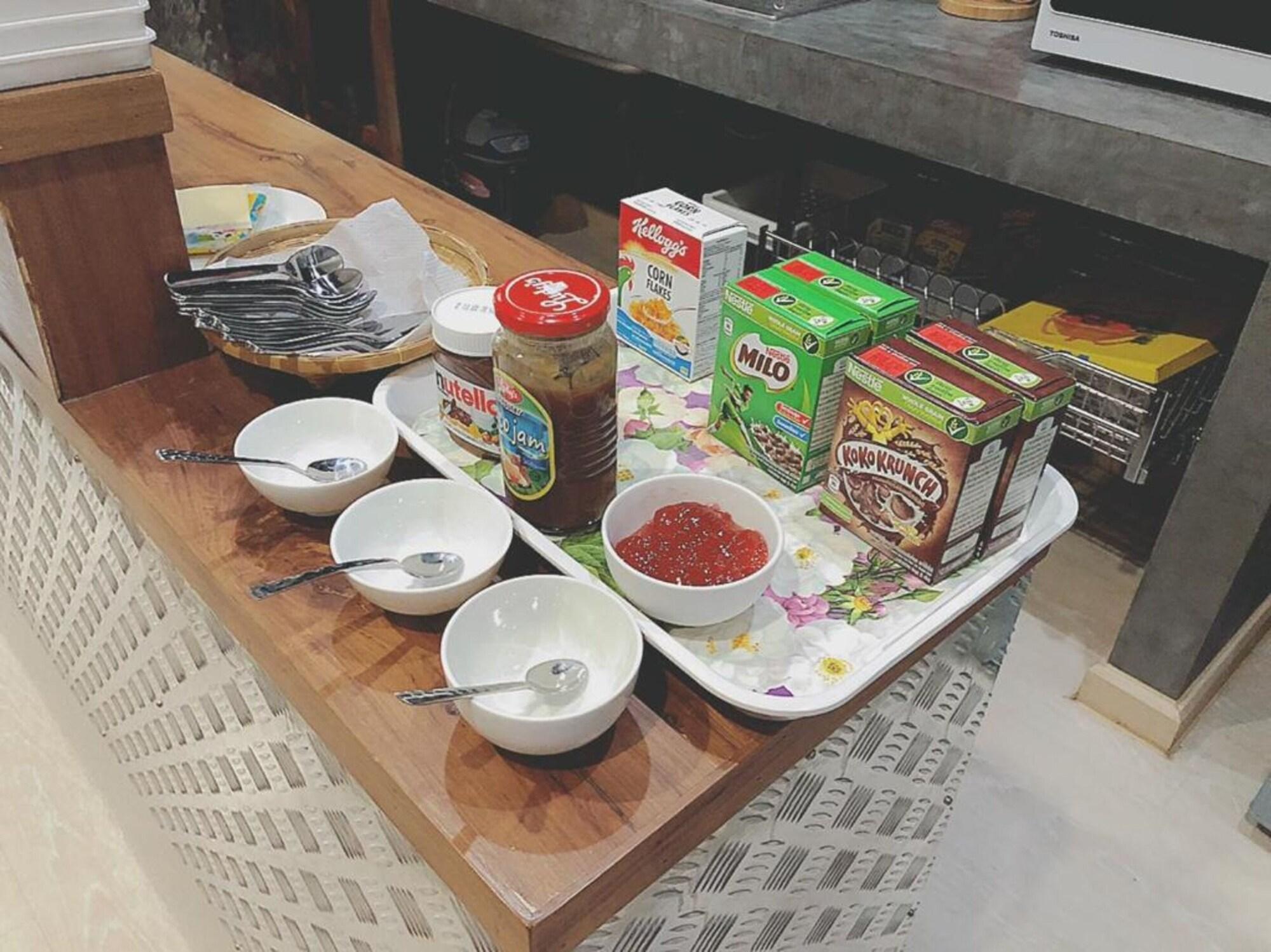 Restaurant Post Factory Bed & Breakfast Sathorn Hostel - Adults Only