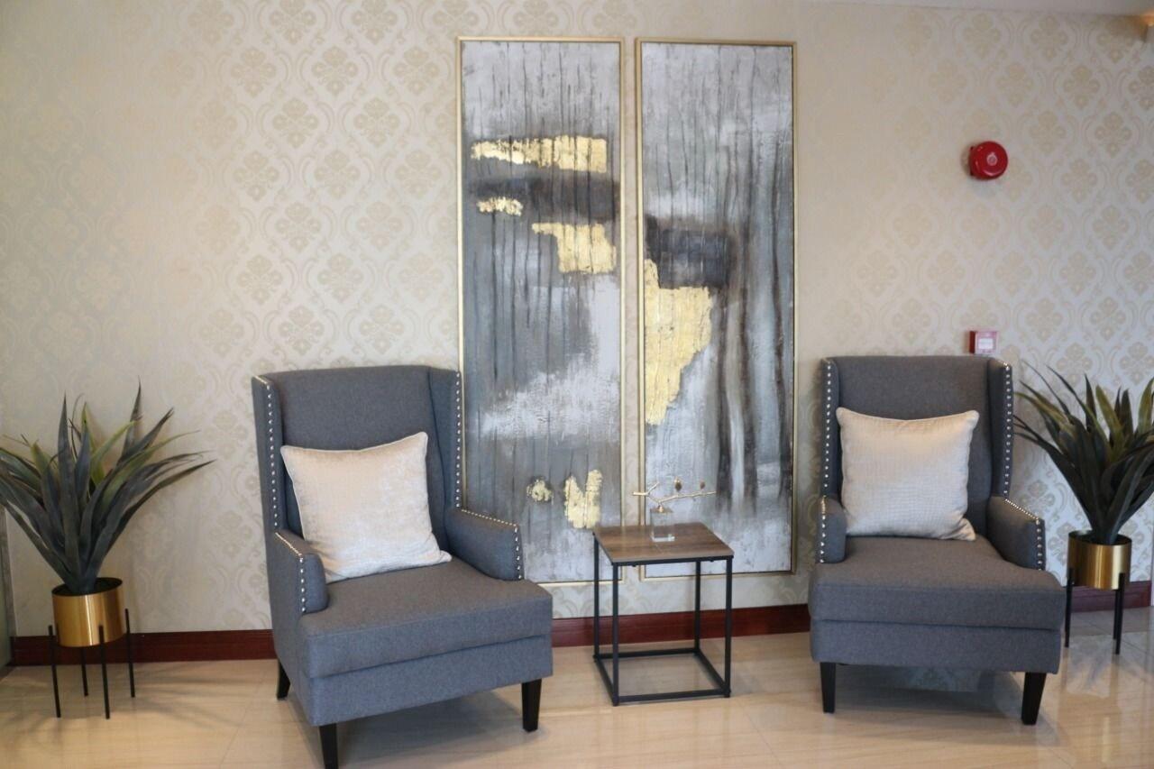 Vista Lobby Goldish Hotel