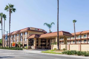 Hospedagens - Super 8 by Wyndham Anaheim/Disneyland Drive