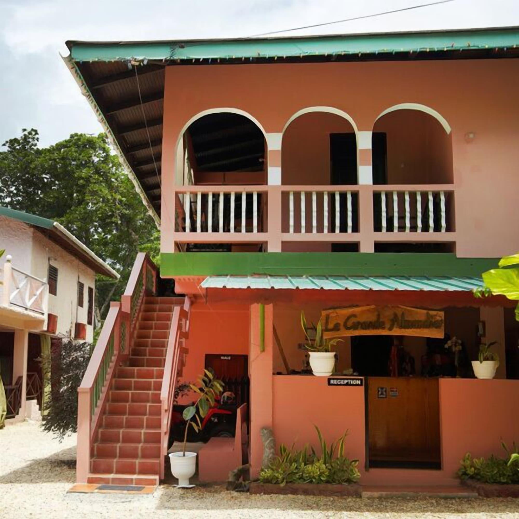 Vista Exterior Le Grand Almandier