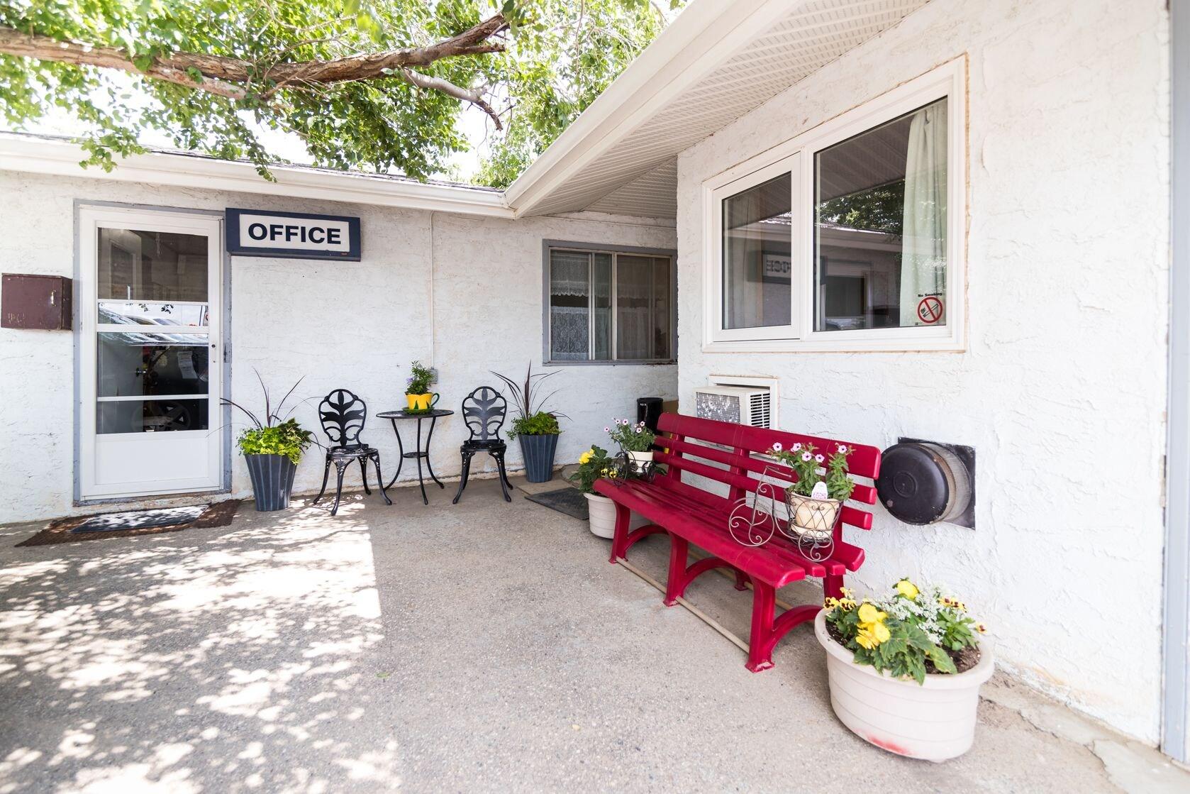 Vista Lobby Wild Goose Motel and Campground