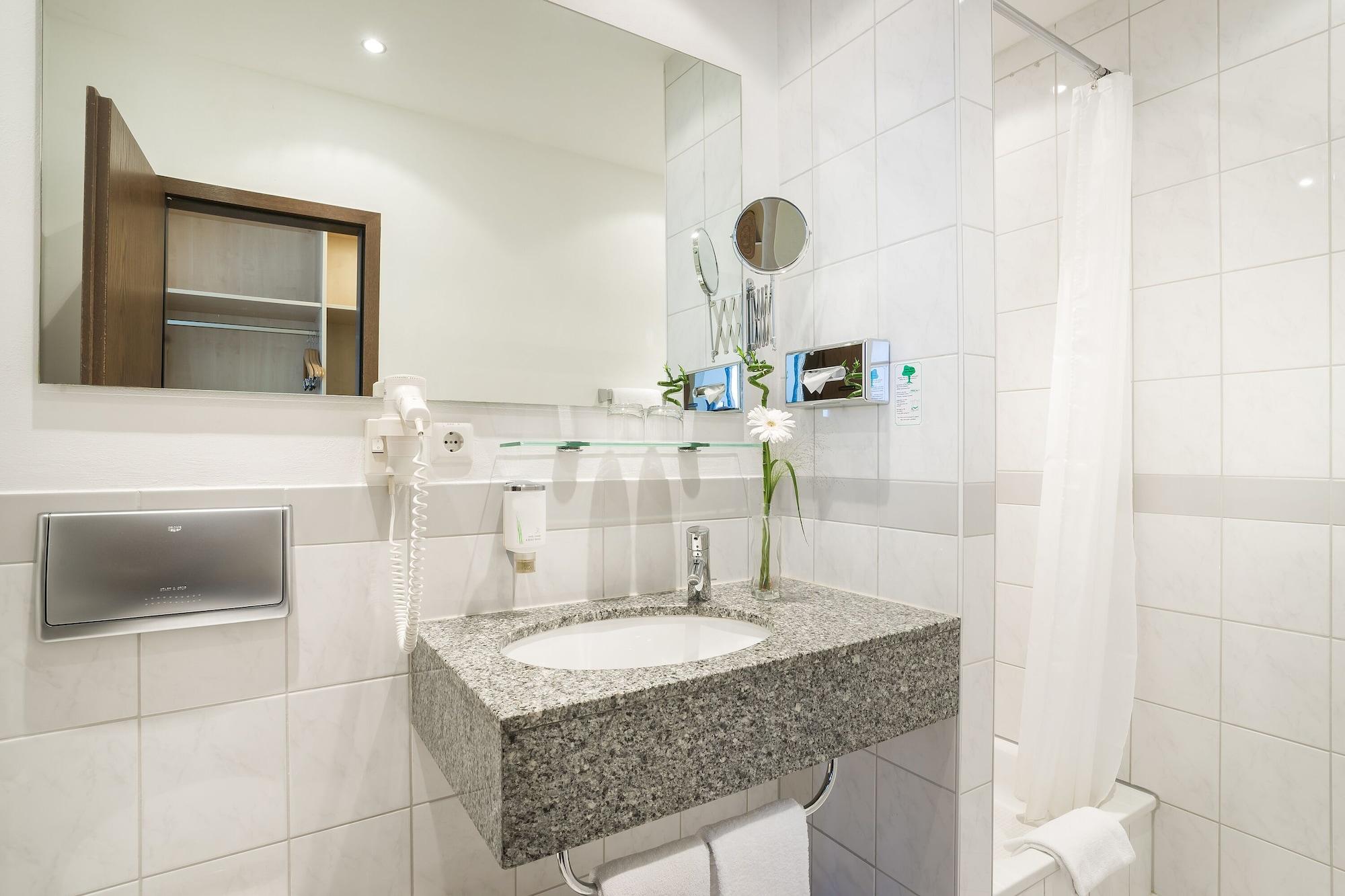 Equipamiento de Habitación Garner Hotel Cologne Porz - Airport by IHG