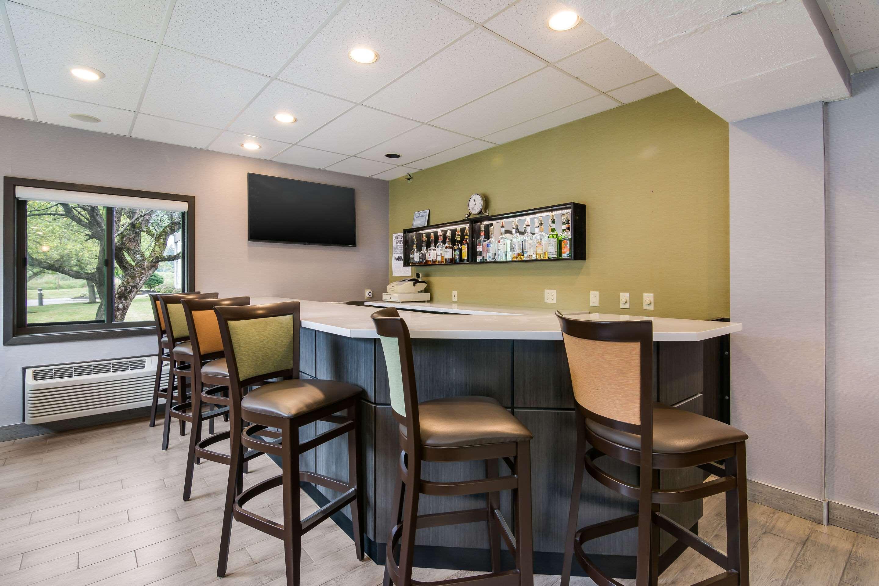 Bar/Salón Clarion Pointe Jamestown