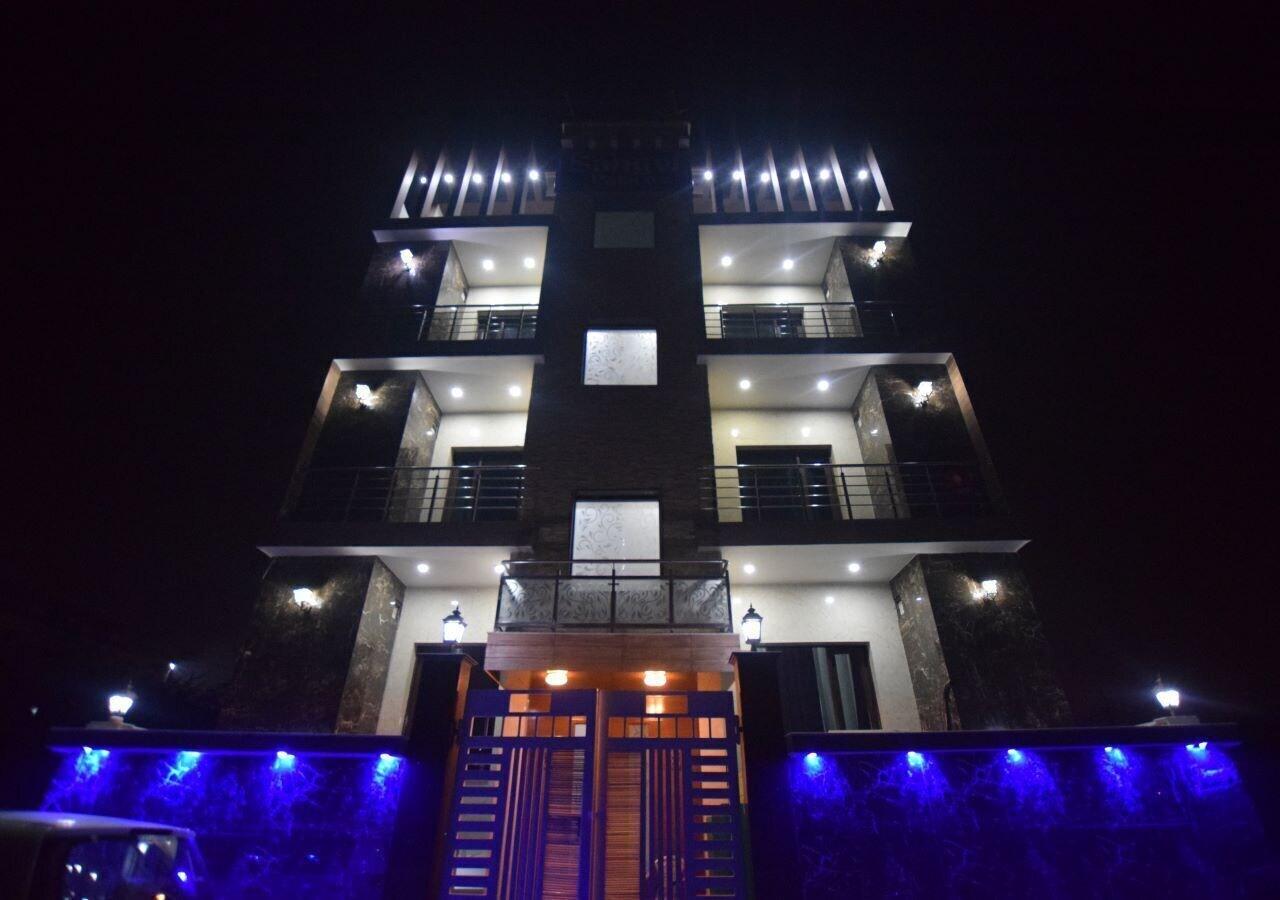Vista Exterior Sangvi Palace