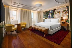 Paquete - DUO Hotel Lisbon, Curio Collection by Hilton