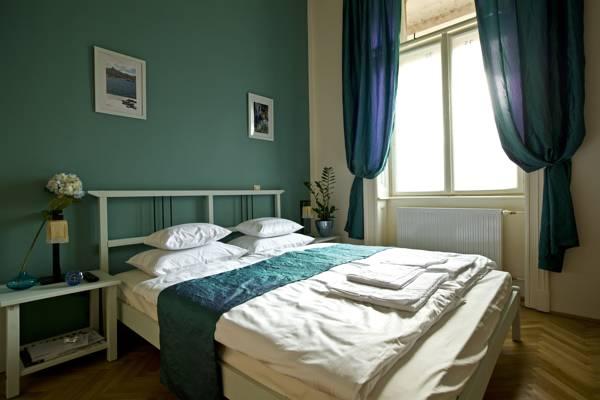 Budapest Rooms by null