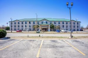Alojamiento - Ark Suites By OYO Jonesboro I-555