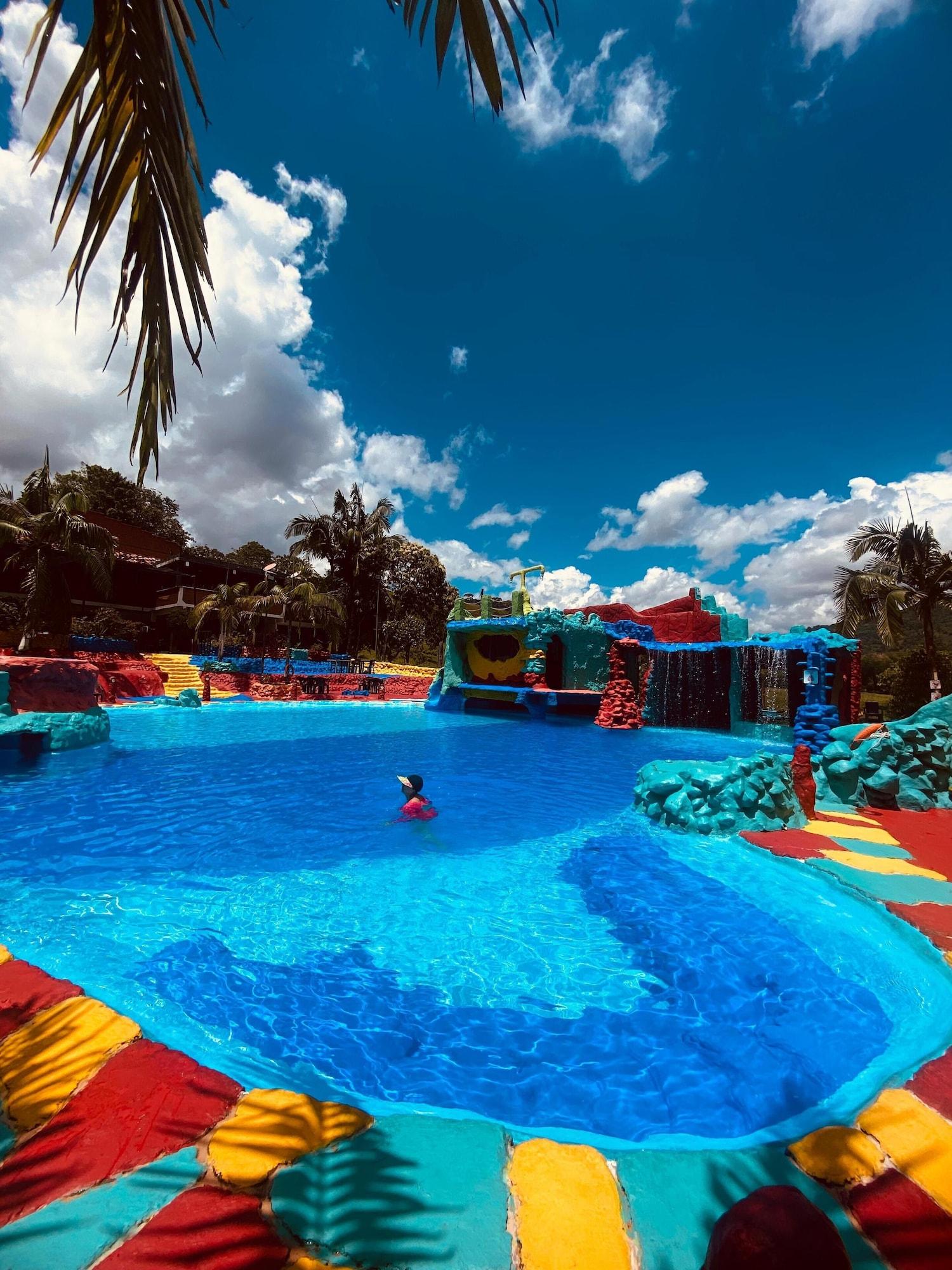 Varios club paradise
