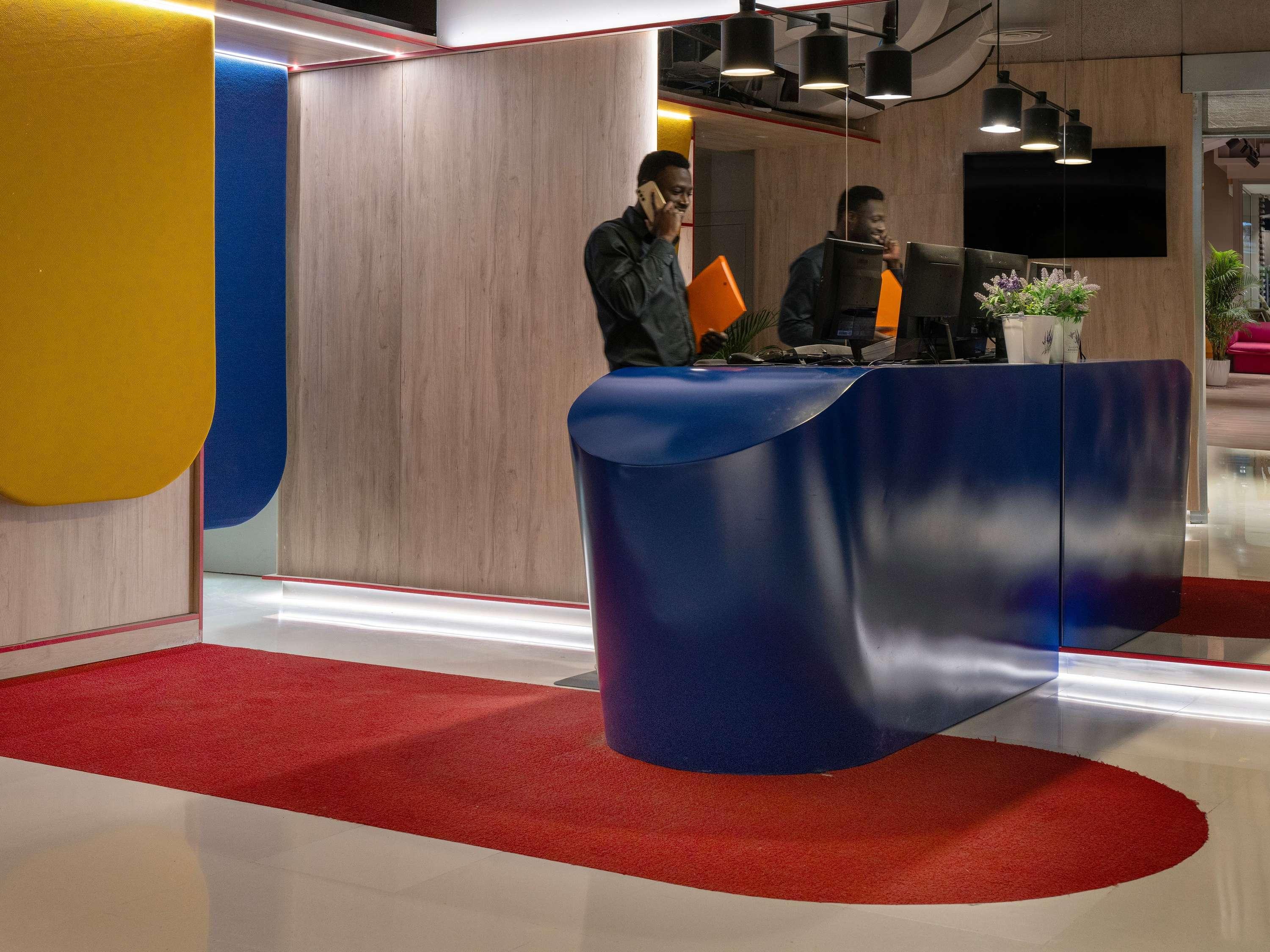 Vista Lobby Ibis Styles Barcelona Sant Joan Despi