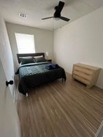 Alquiler Vacacional - The Gray Door 2-bedroom house with AC in charming Lawton