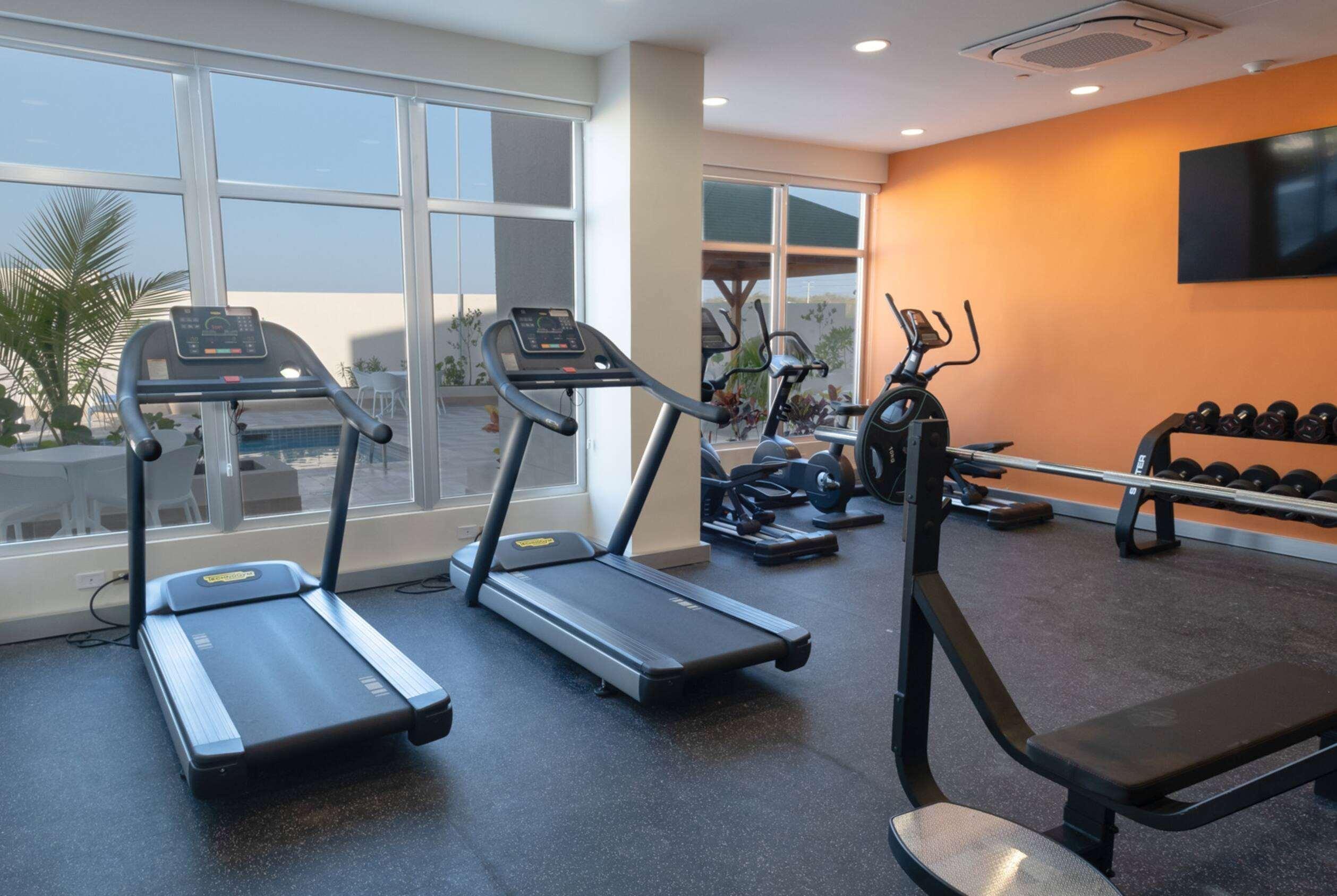Gimnasio Super 8 By Wyndham Manzanillo