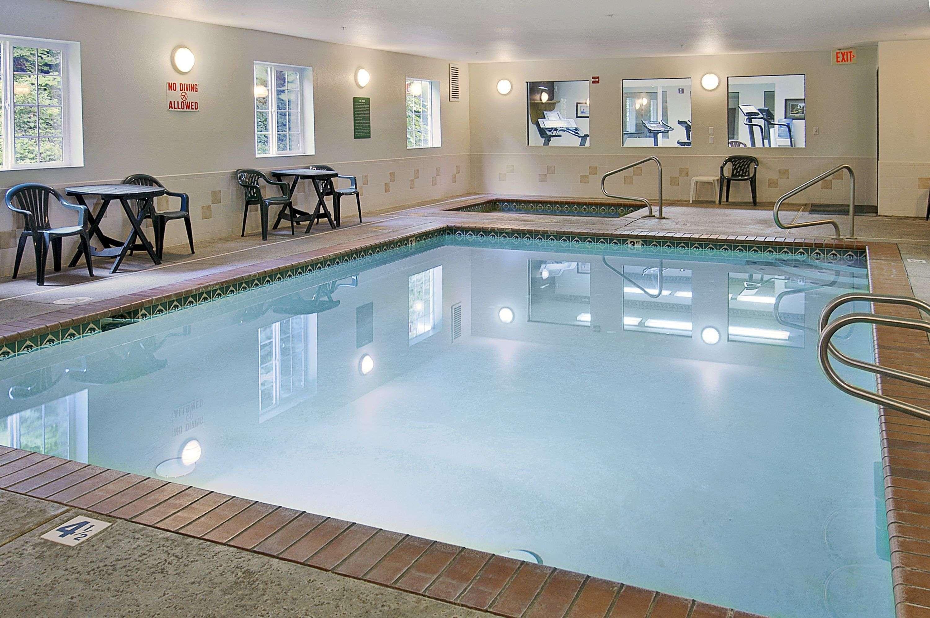 Vista Piscina Red Lion Inn & Suites Port Orchard