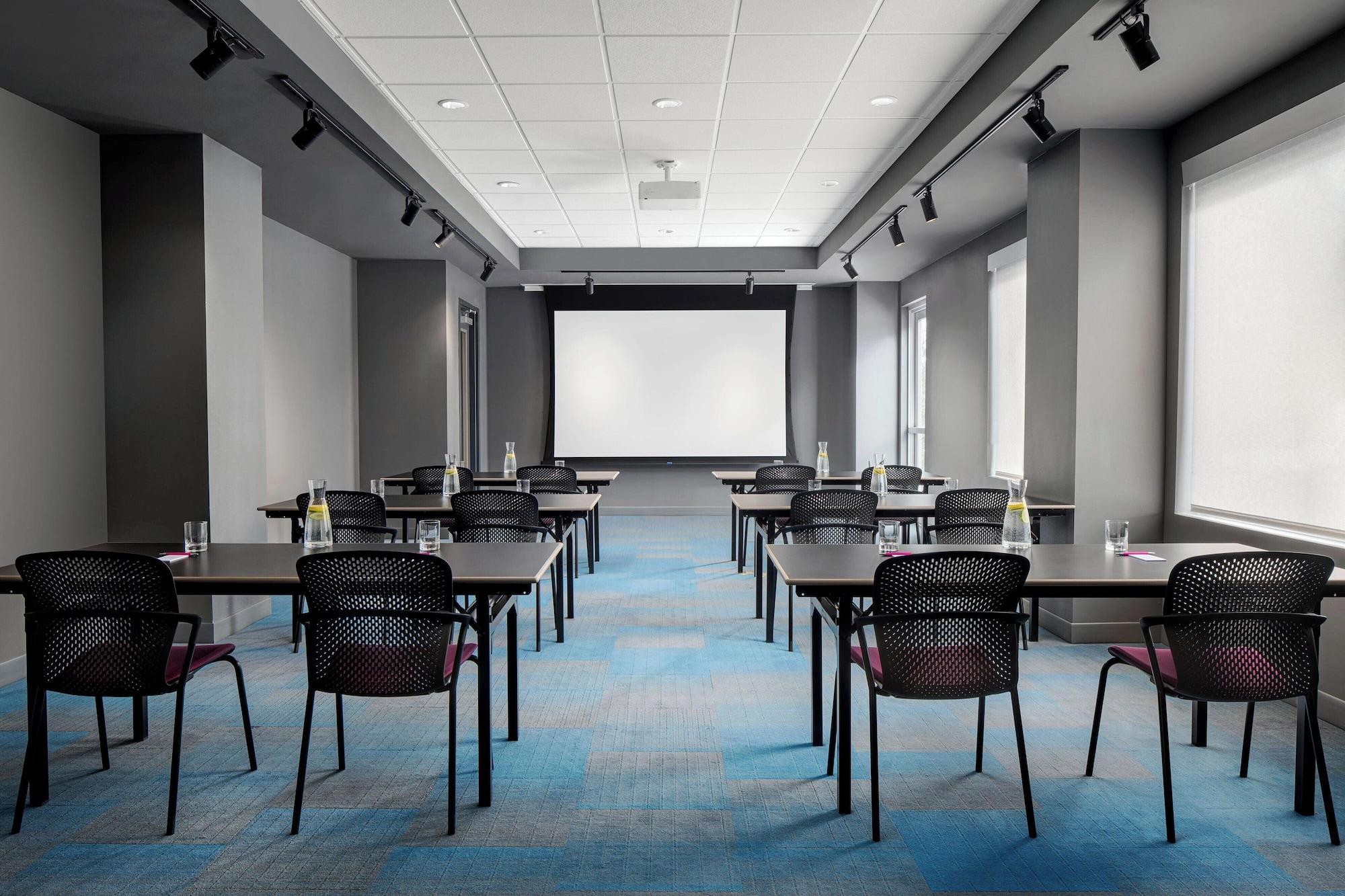 Sala de Reuniones Aloft Houston Shenandoah