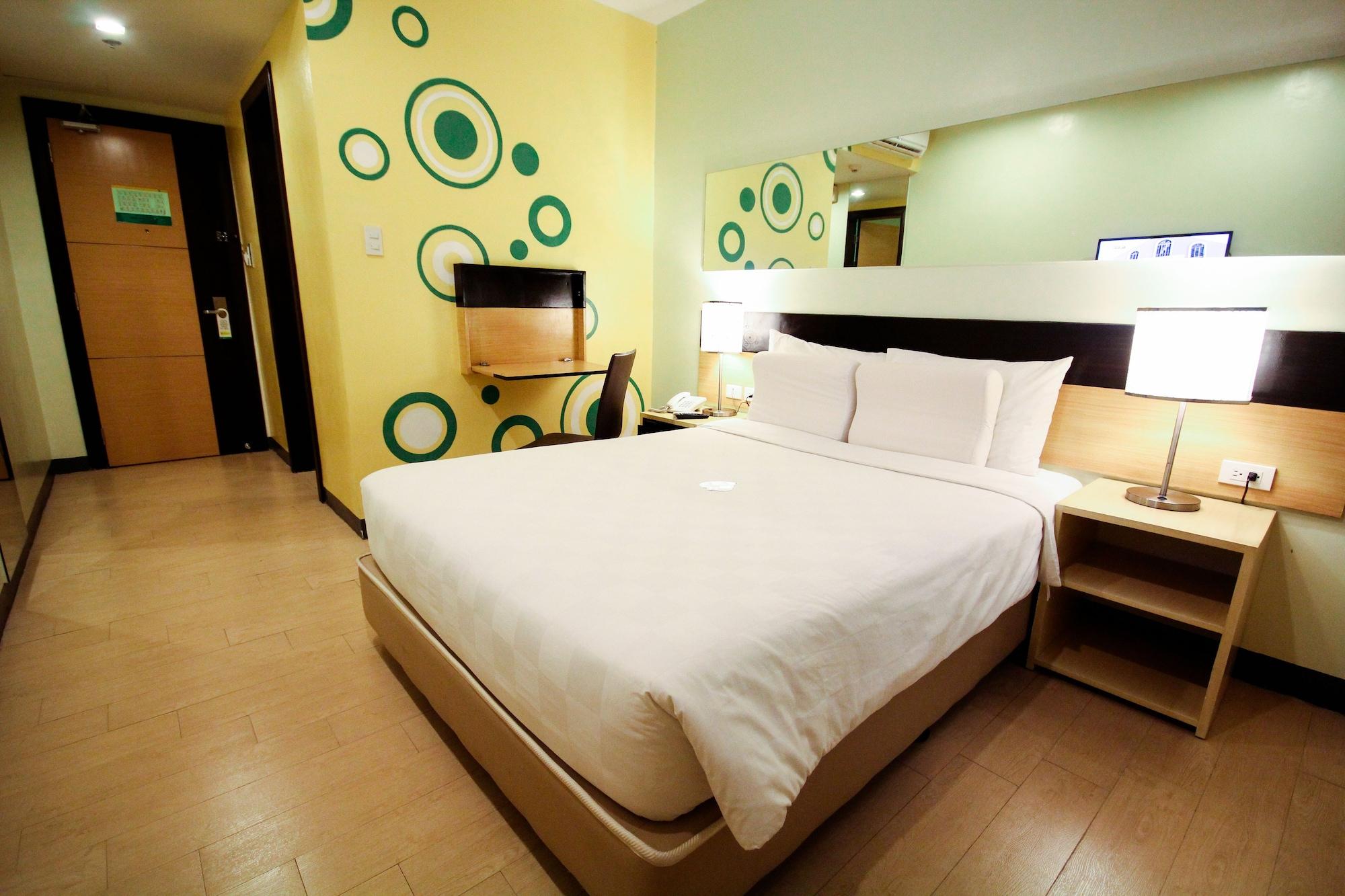 Varios Go Hotels Iloilo