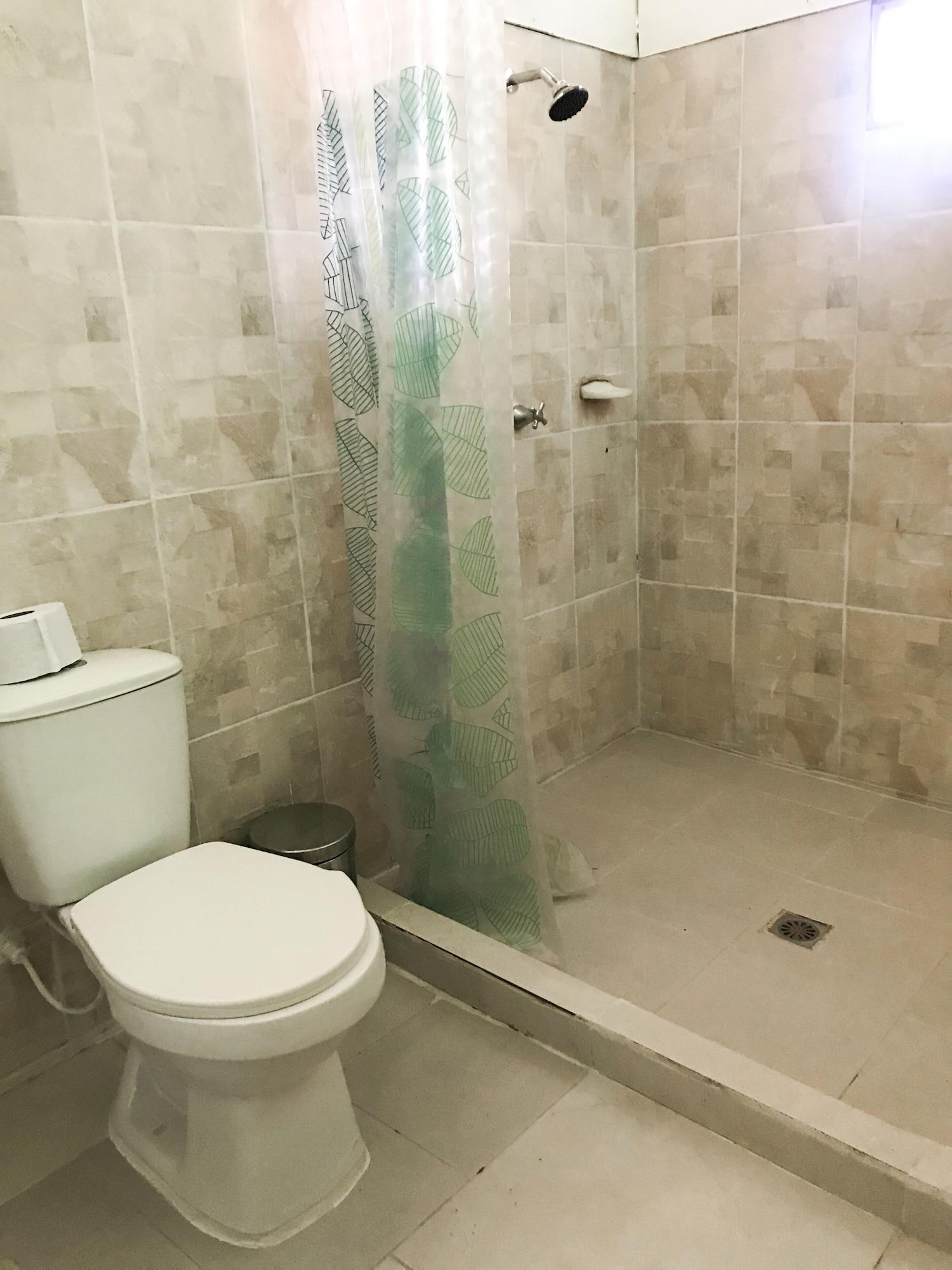 Equipamiento de Habitación Room-room With 1 Double bed and 2 Single