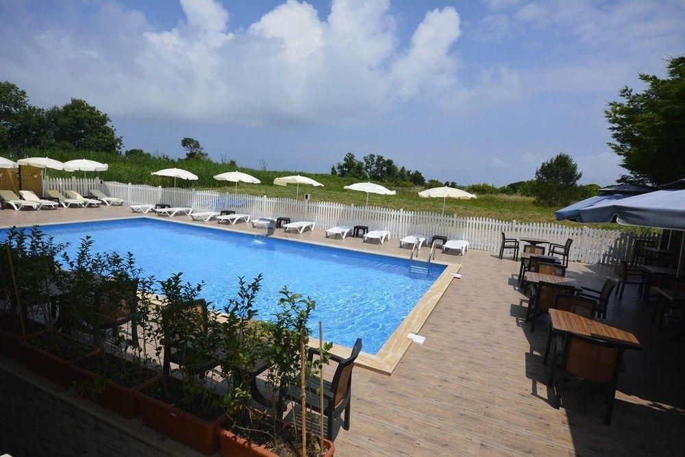 Vista Piscina Velena Hotel