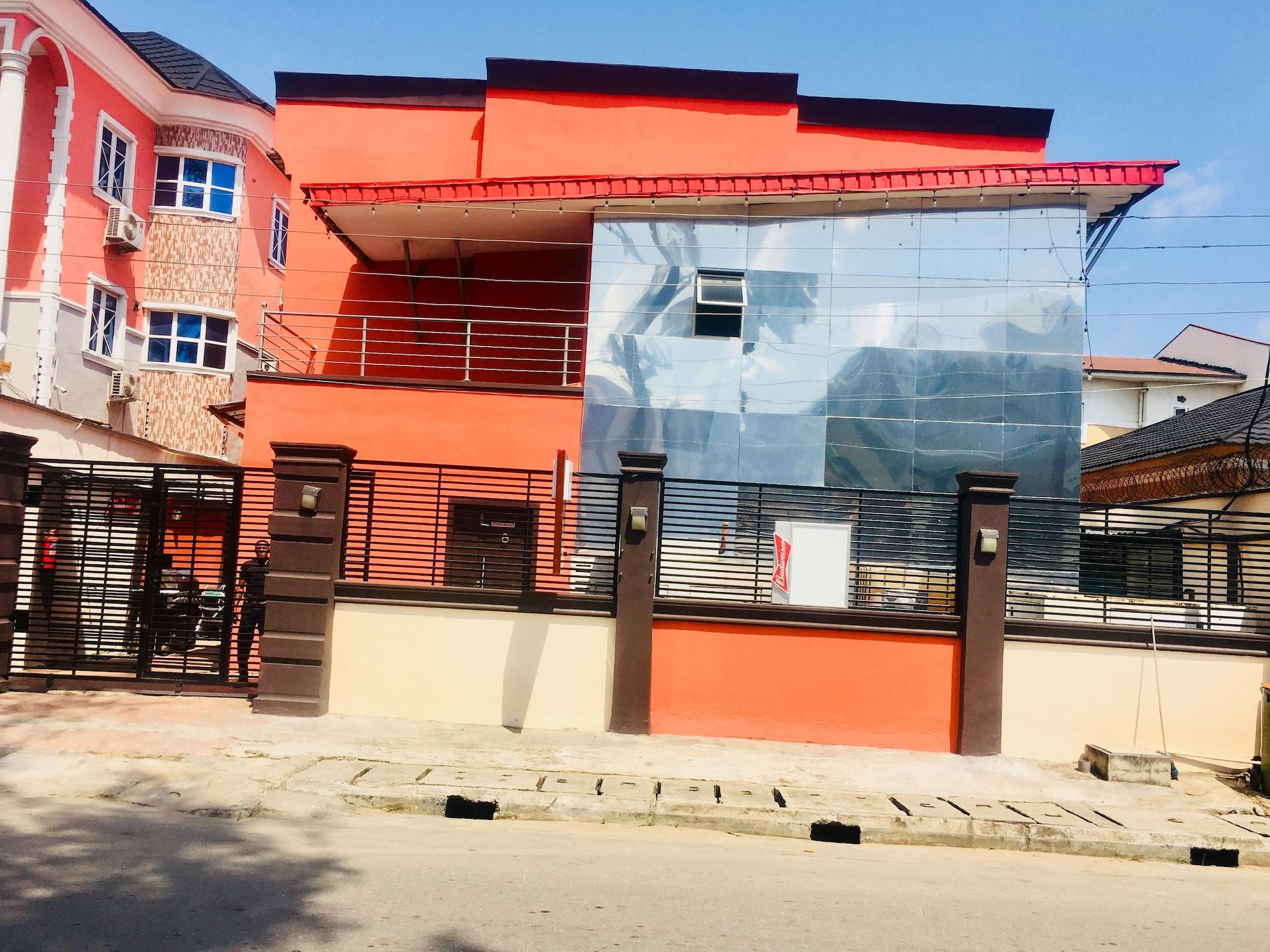 Varios Esporta Hotel Yaba