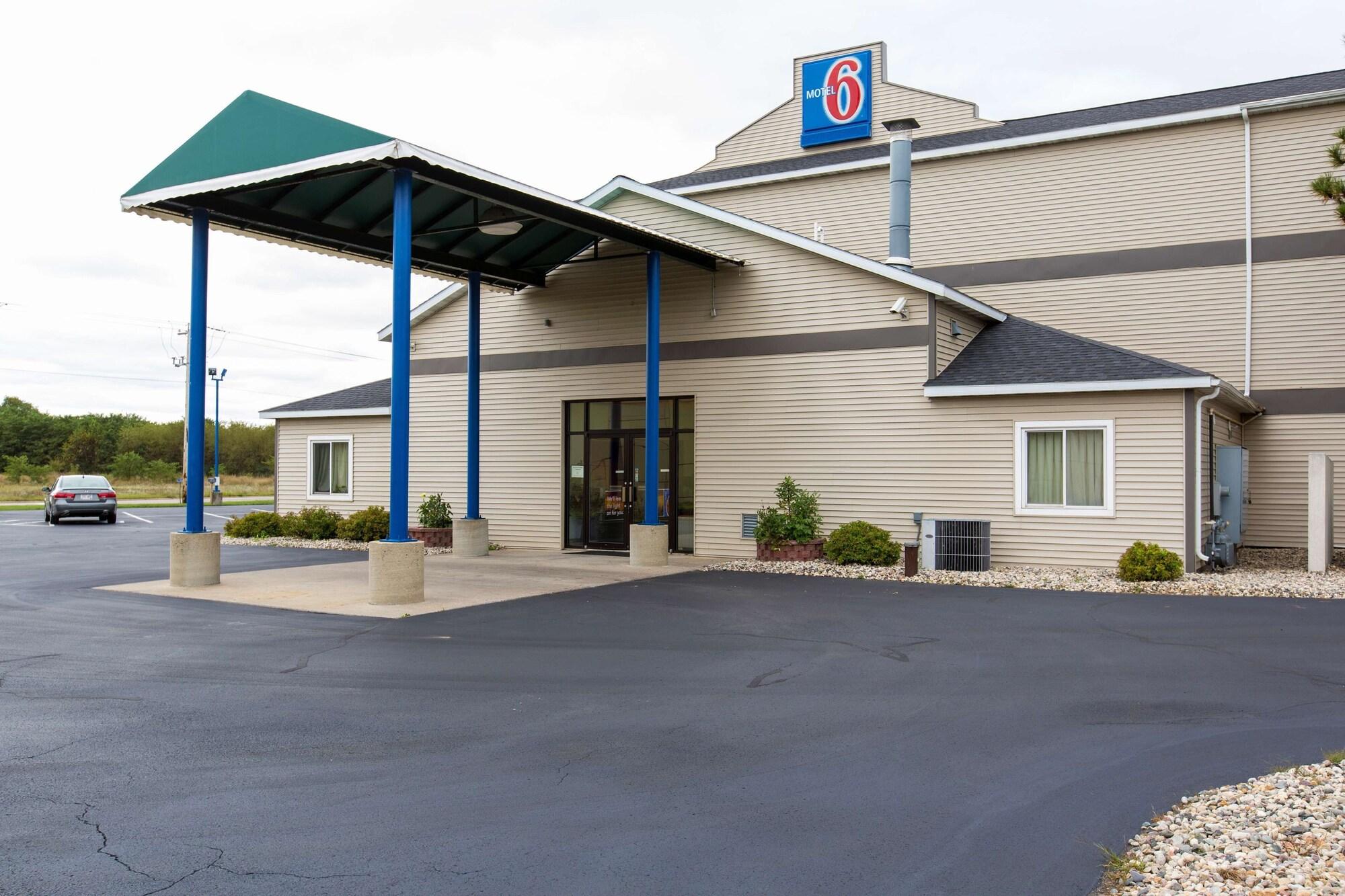 Varios Motel 6 Baraboo, WI - Lake Delton