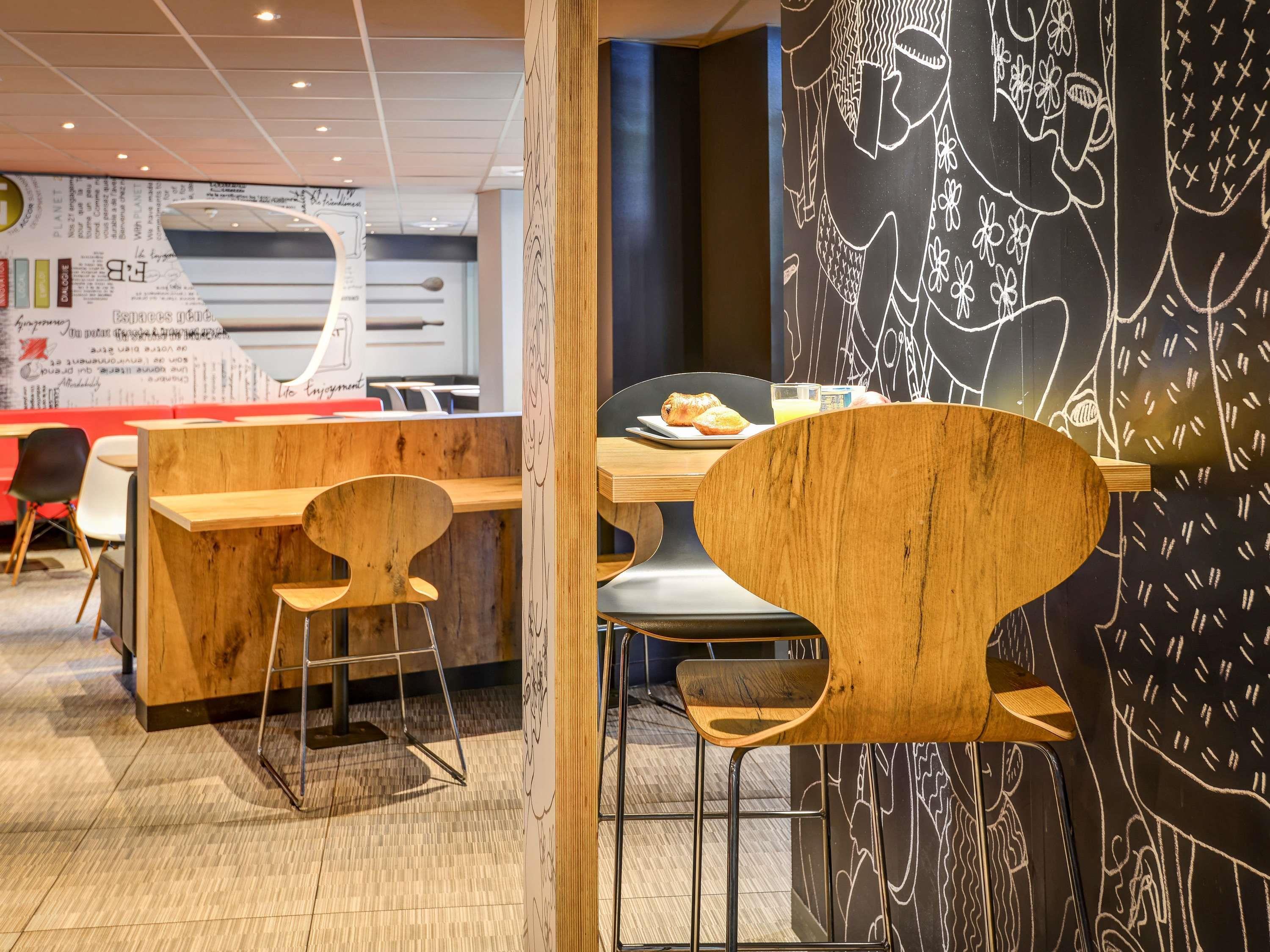 Vista Lobby ibis budget Orly Chevilly Tram 7