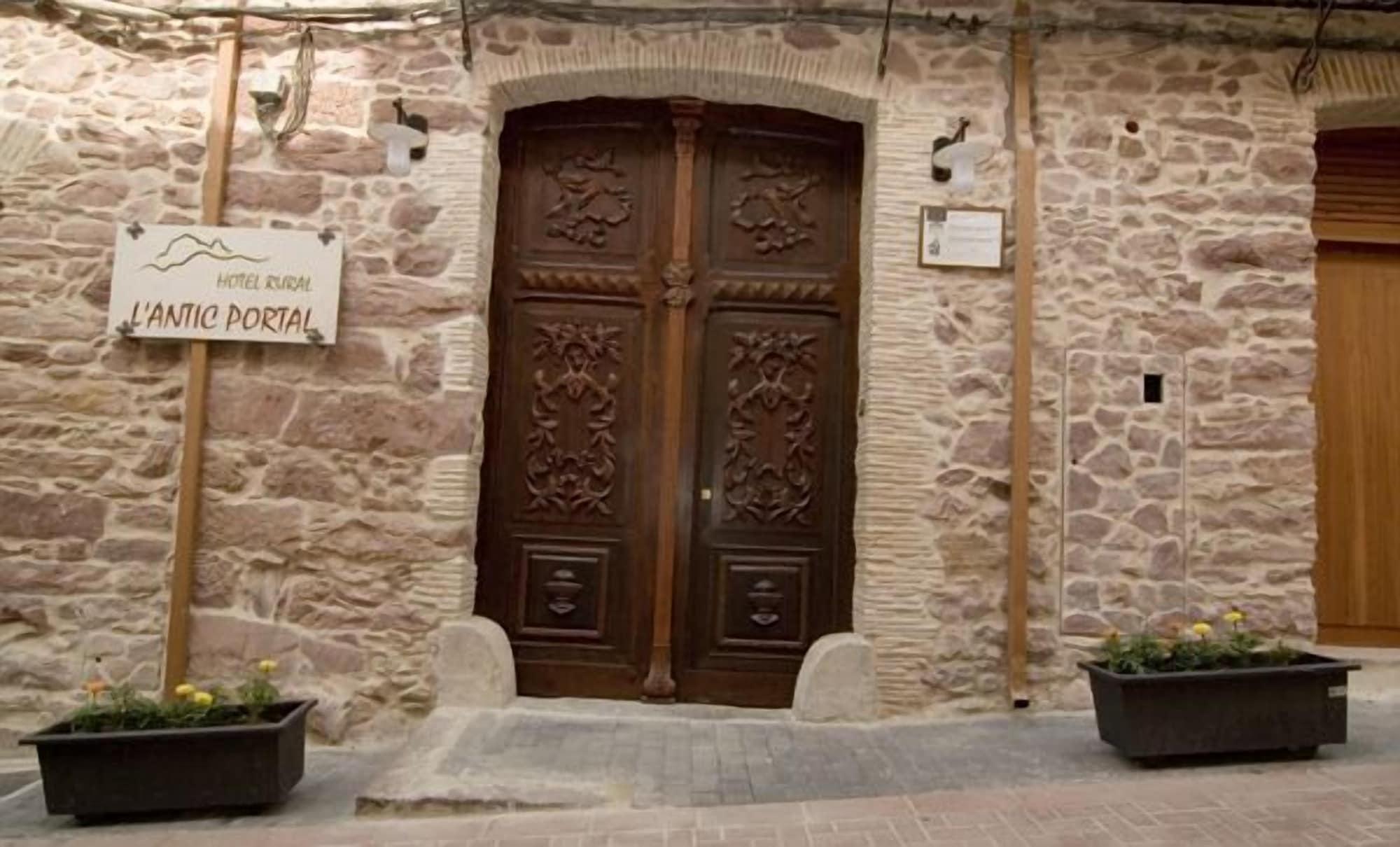 Vista Exterior Hotel L'Antic Portal