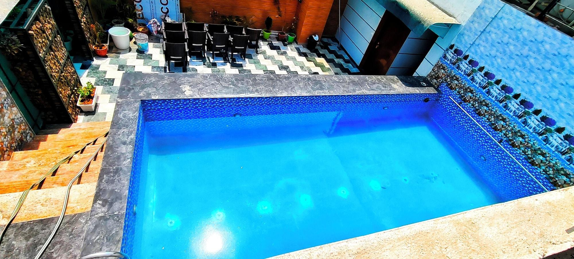 Vista Piscina HOTEL The Rich Grand