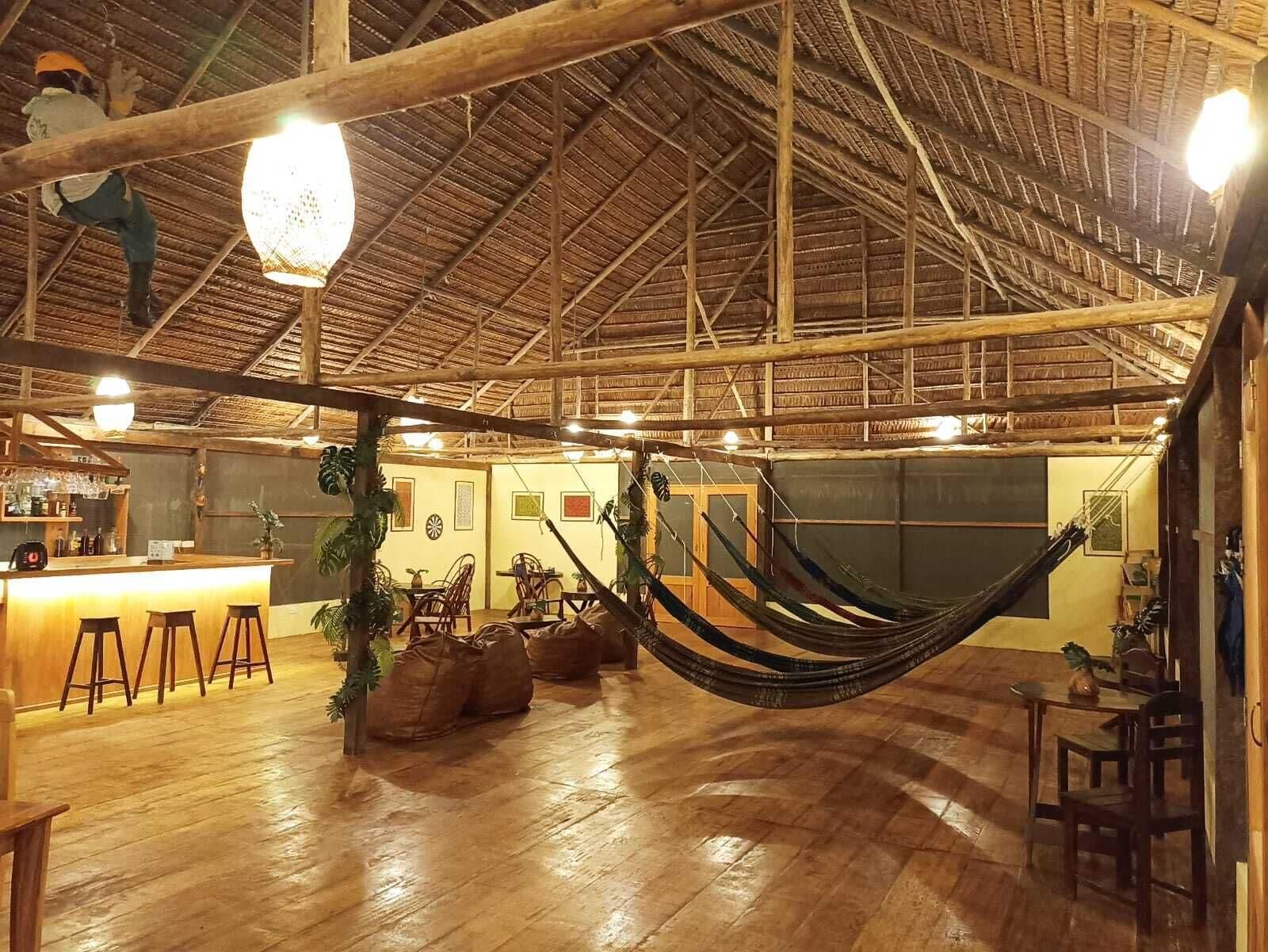 Bar/Salón Avatar Amazon Lodge & Canopy Park