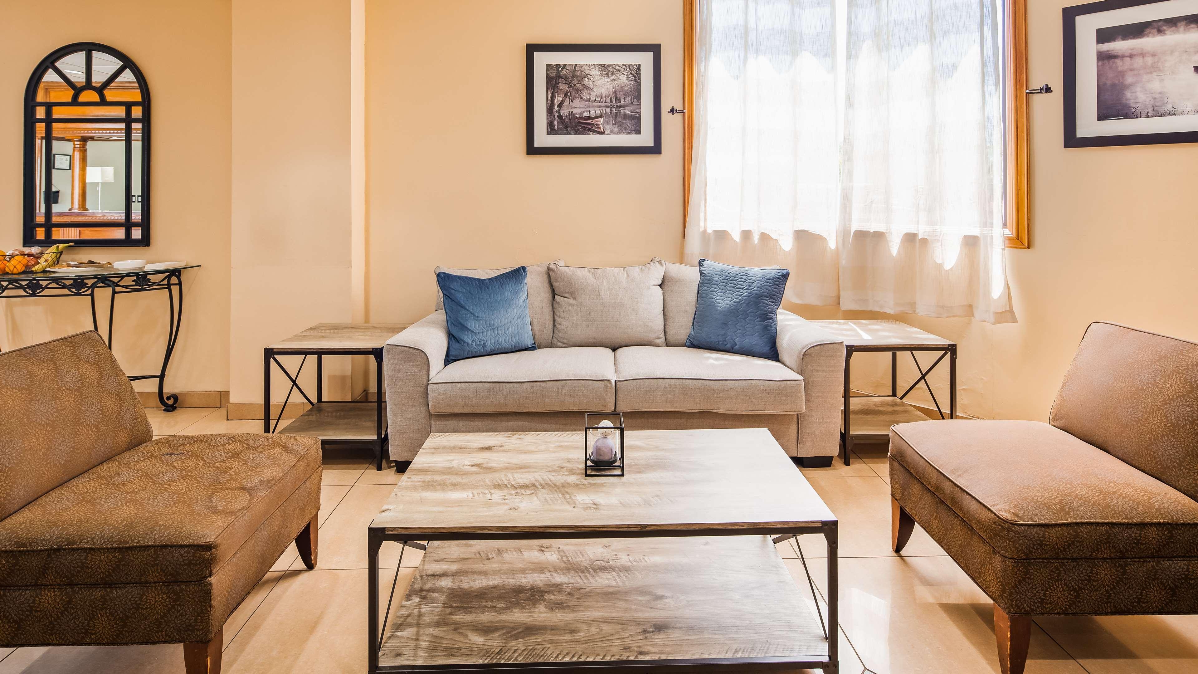 Vista Lobby Clarion Pointe Jacksonville near Camp Lejeune