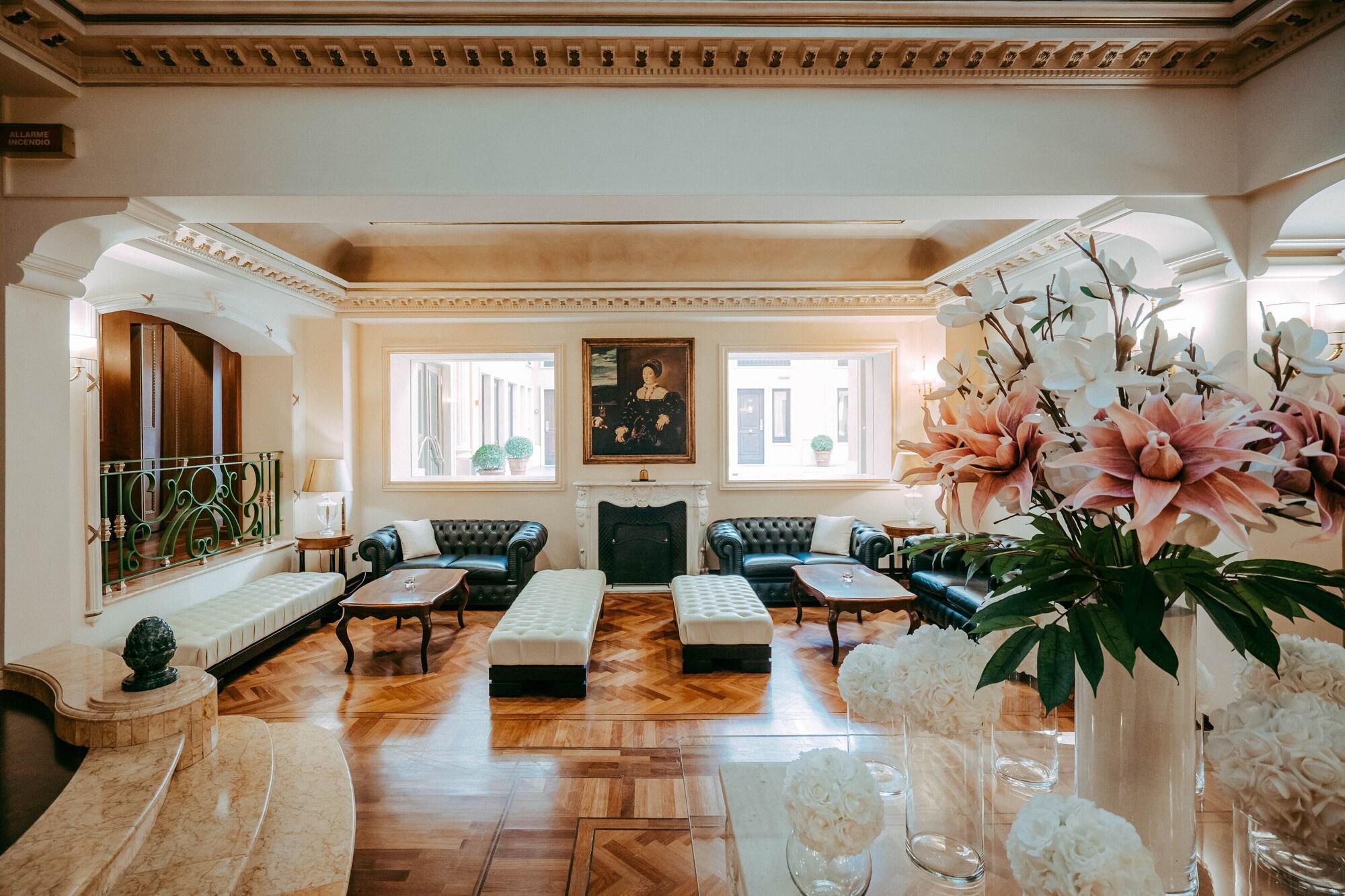 Varios River Palace Hotel