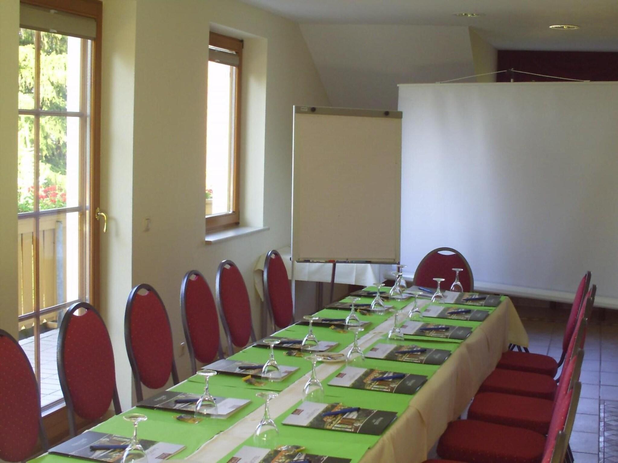 Centro de Negocios GreenLine Landhotel Dresden