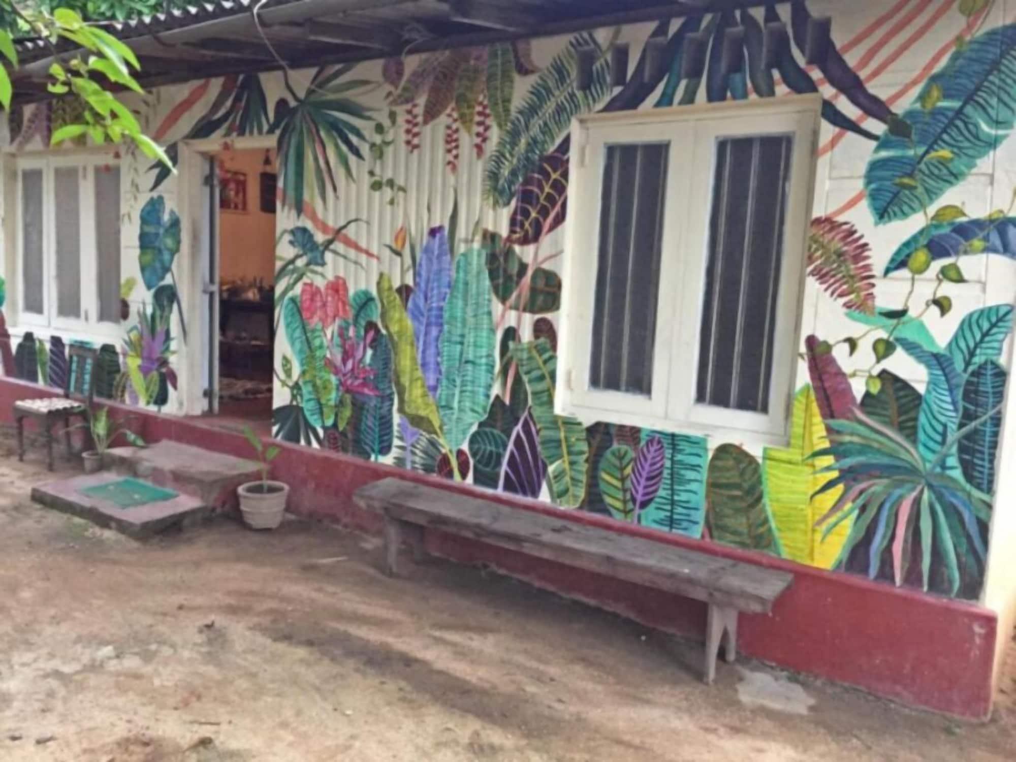 Vista Exterior Catch the Ella Train Hostel