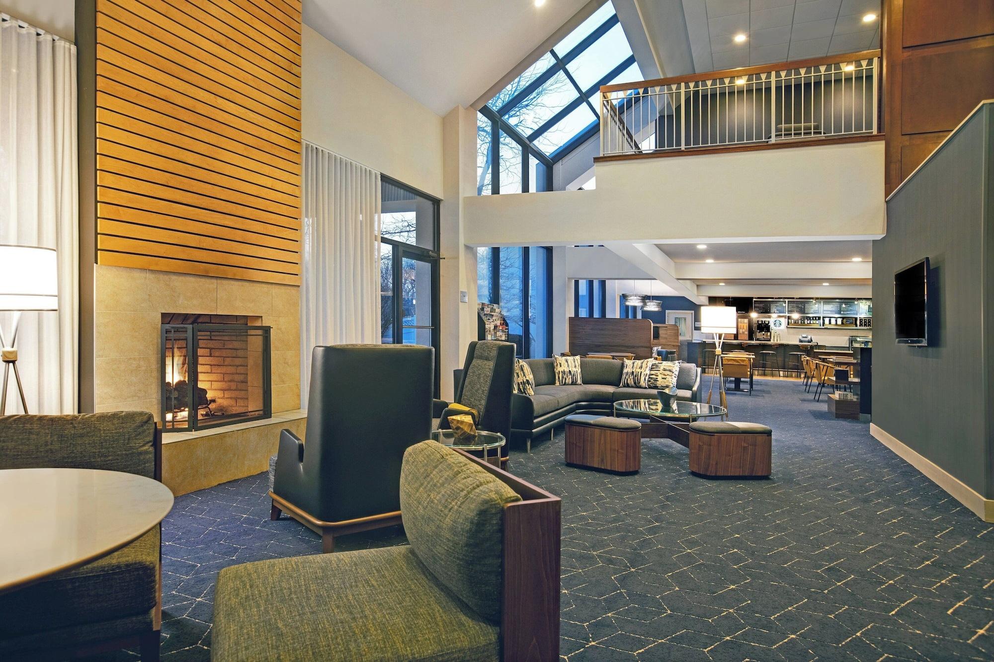 Vista Lobby Courtyard Chicago Elmhurst/Oakbrook Area