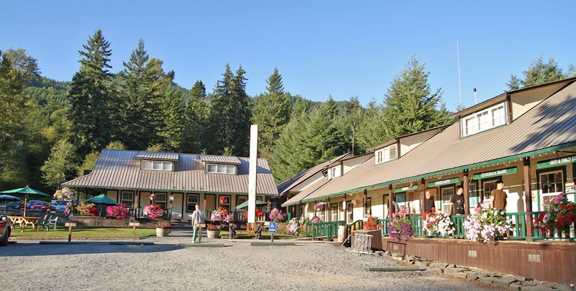 Varios Whittaker's Motel & Historic Bunkhouse