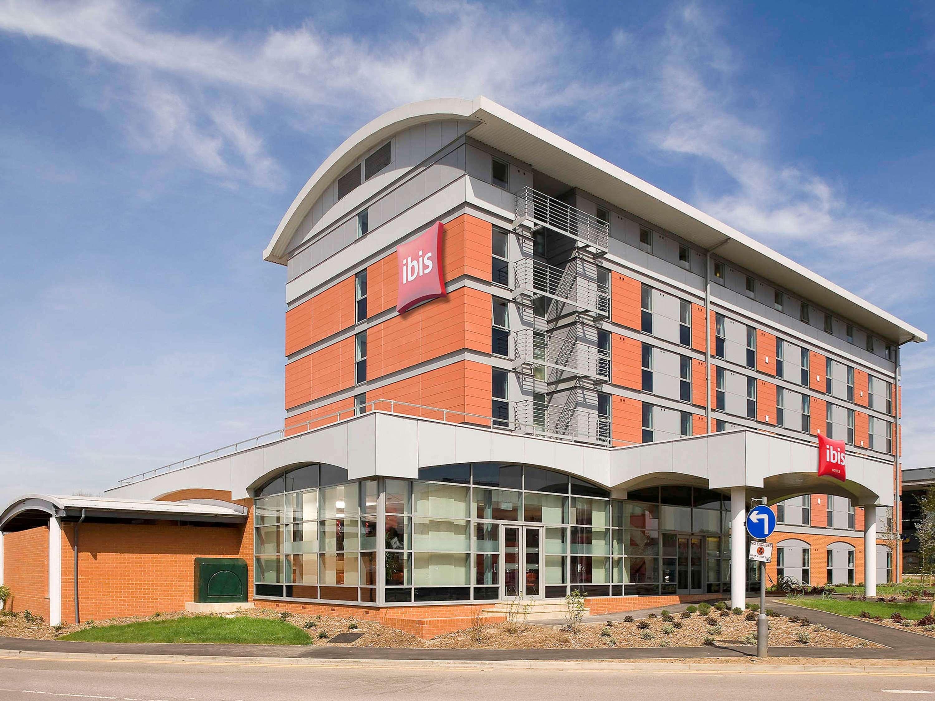 Vista Exterior ibis London Elstree Borehamwood