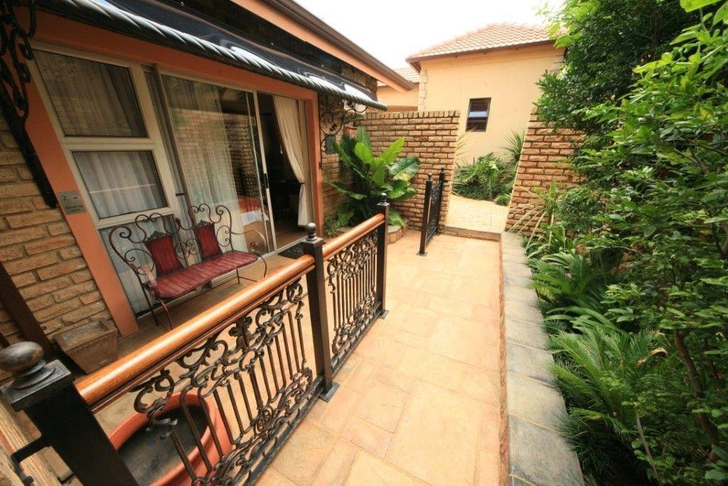 Vista Exterior Le Cozmo Guest House