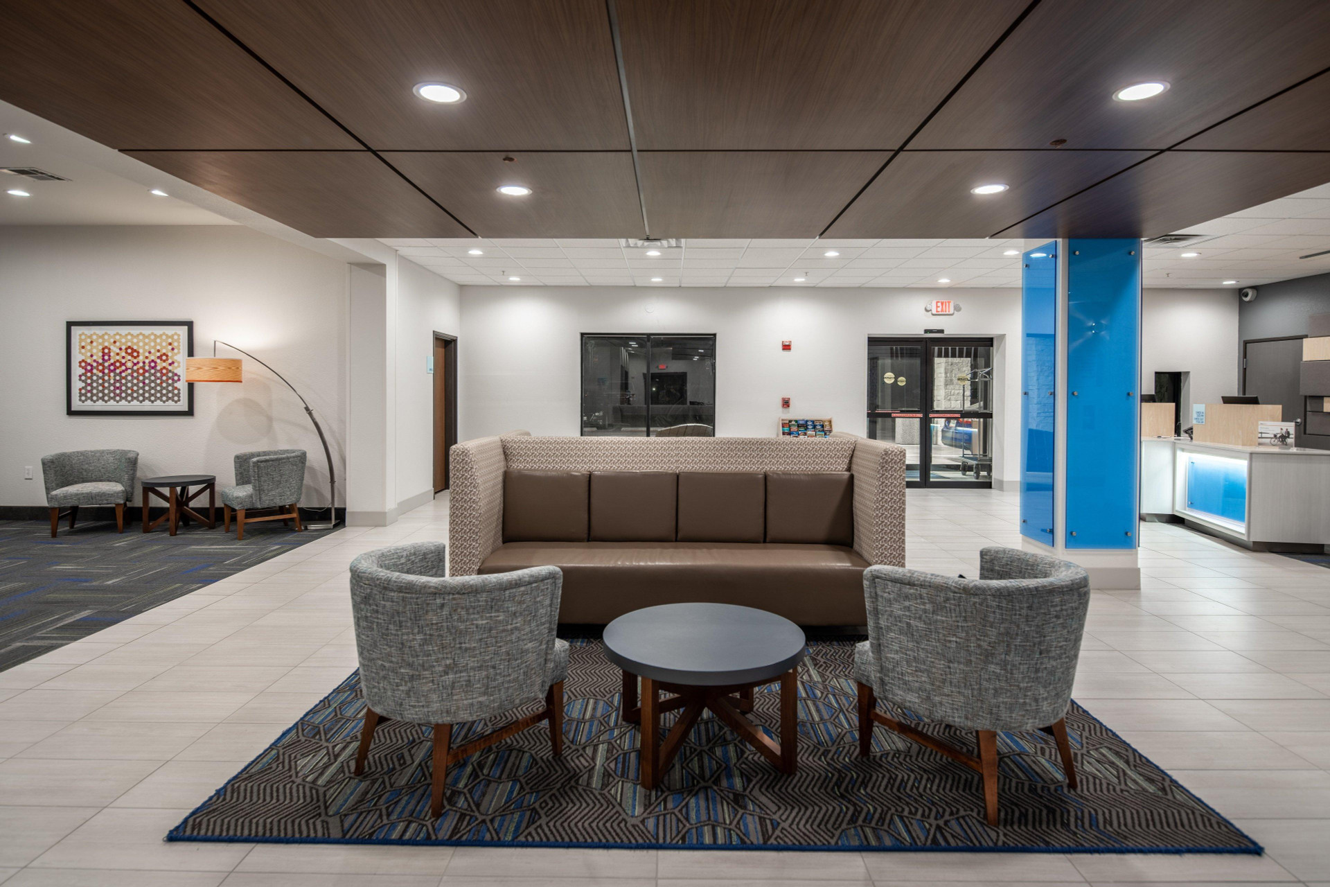 Vista Lobby Holiday Inn Express & Suites N Waco Area - West