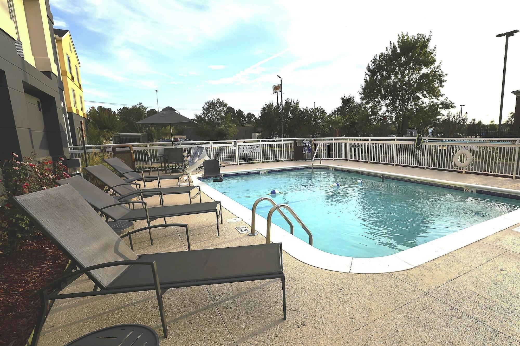 Vista Piscina Fairfield Inn by Marriott Jackson Airport-Pearl