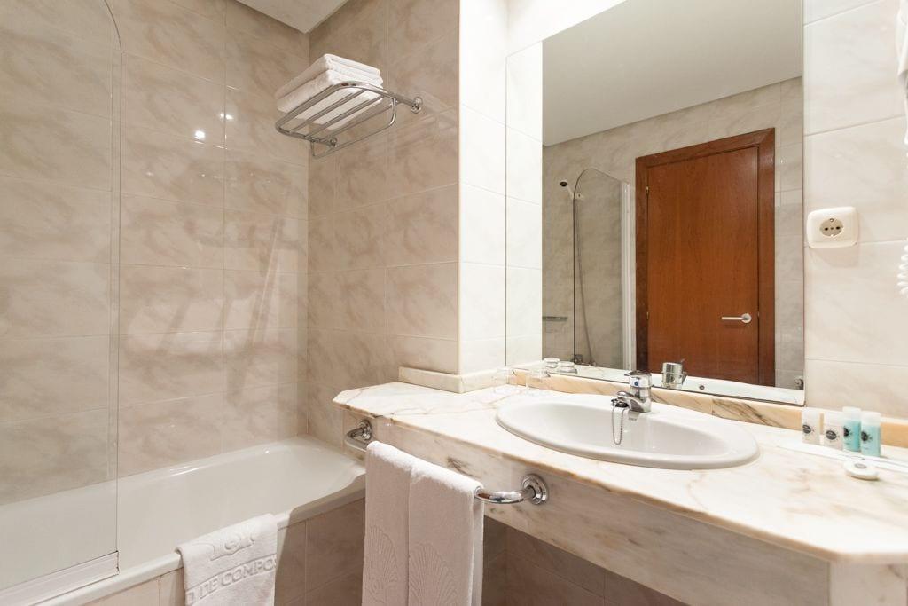 Equipamiento de Habitación Hotel Ciudad de Compostela