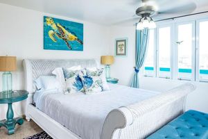 Alquiler Vacacional - "Comfortable, modernized 5BR 4BA Home with an amazing Ocean View and breeze!