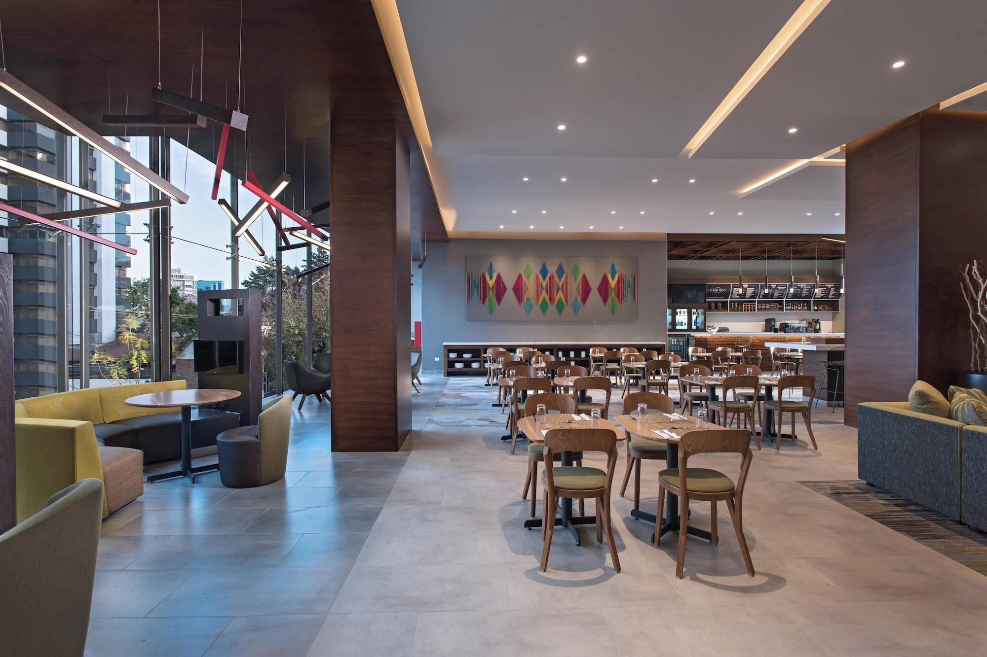 Restaurant Courtyard by Marriott Guatemala City