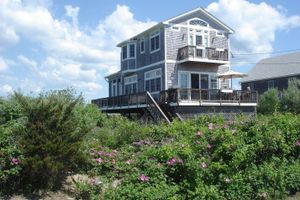 Alquiler Vacacional - Oceanfront Beachhouse--Beach, Stunning Views, WiFi, A/C
