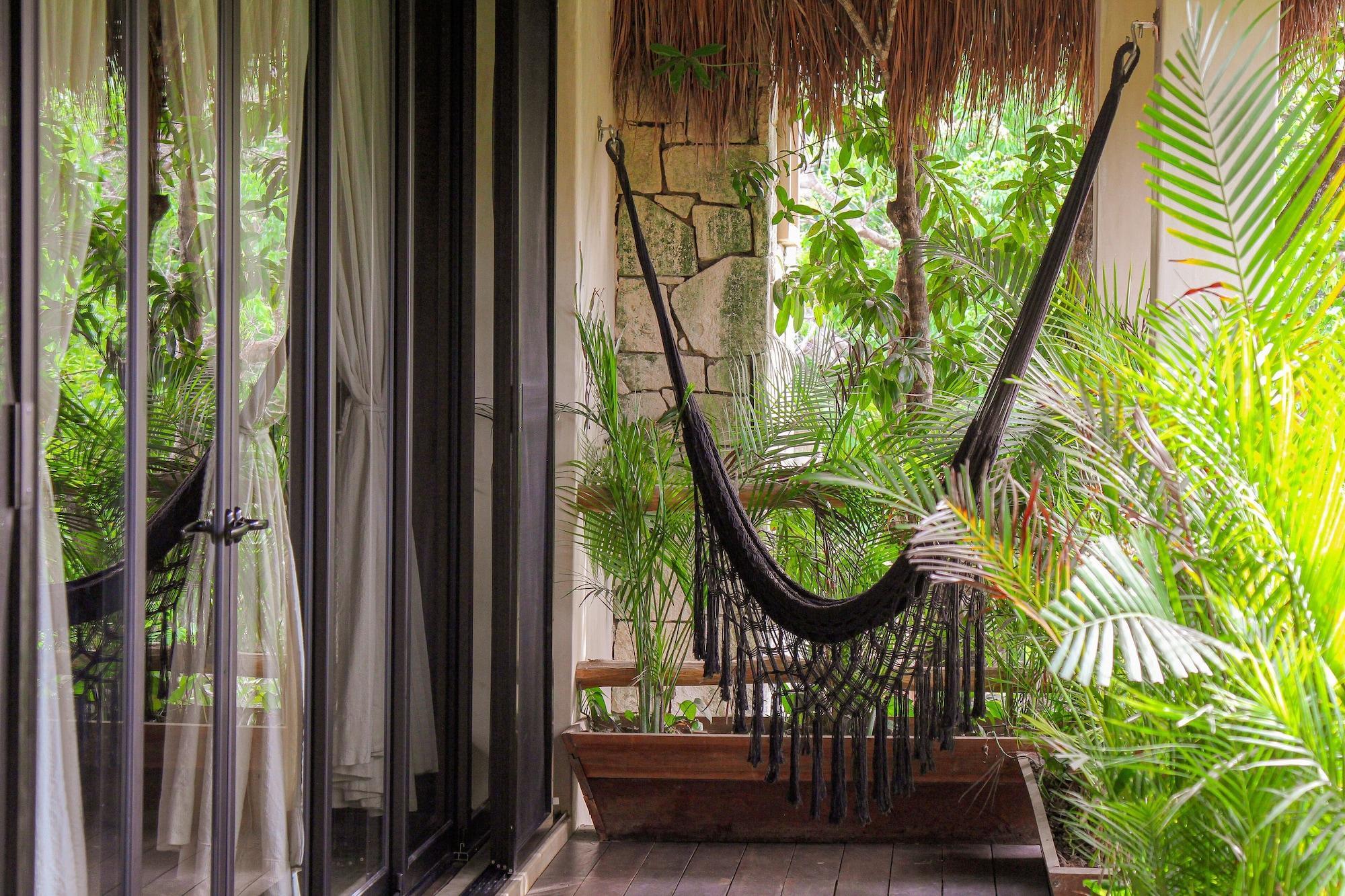 Varios Orchid House Tulum