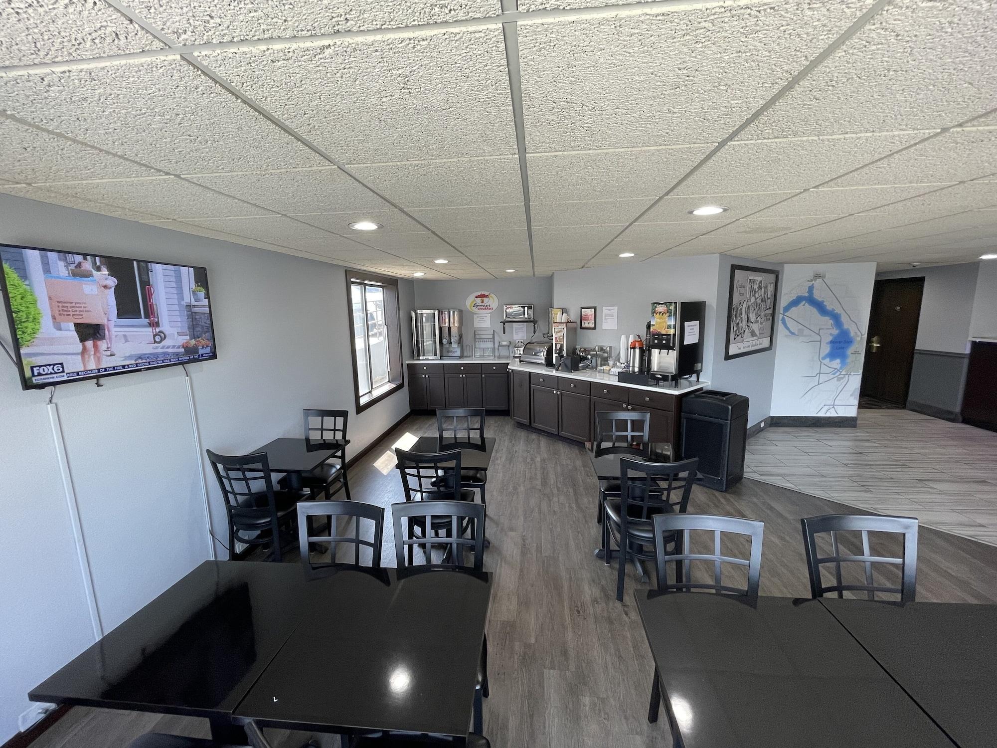 Restaurant Super 8 by Wyndham Beaver Dam