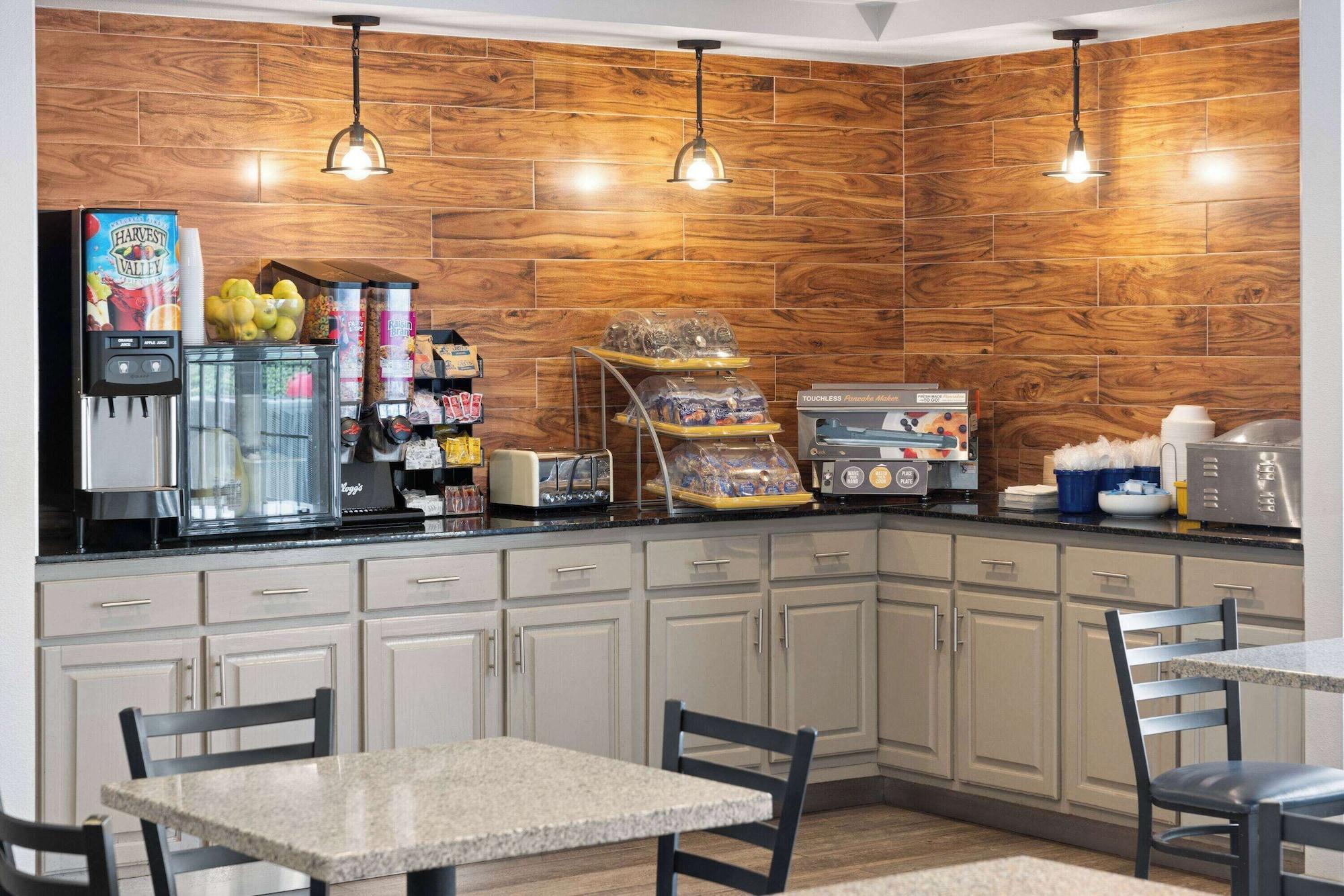 Restaurant Days Inn by Wyndham Americus