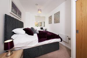 Alquiler Vacacional - Deluxe 2 Bed 2 Bath Spacious City Centre Apartment