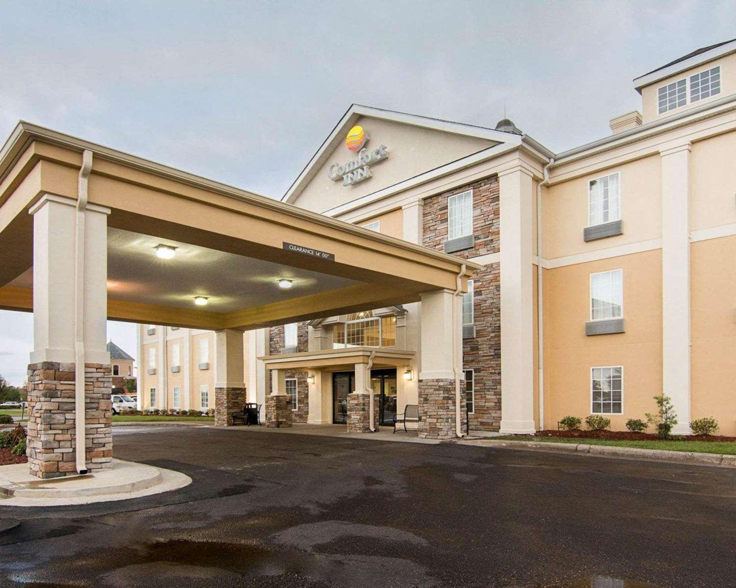 Vista Exterior Comfort Inn West Monroe near Sports & Events Center