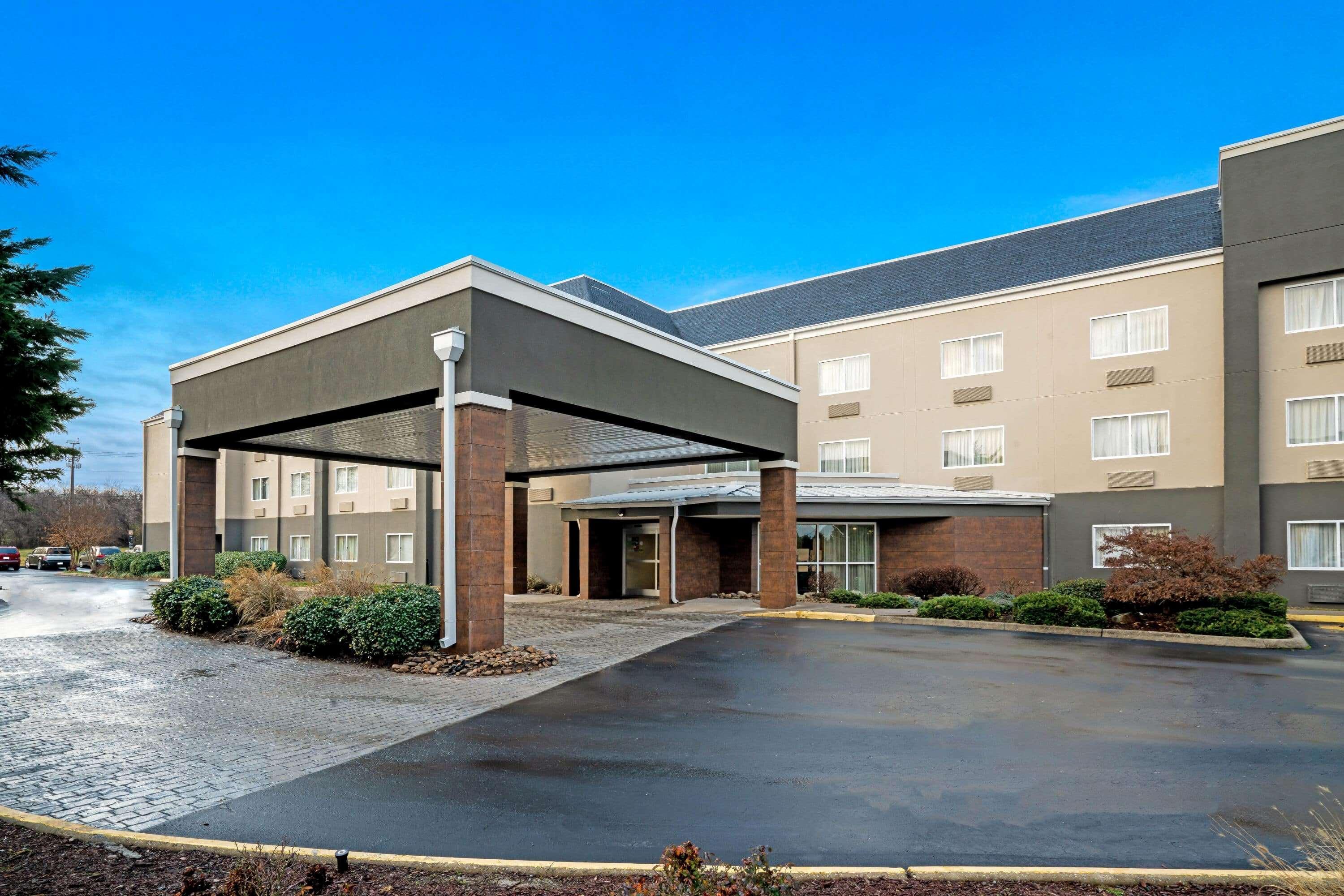 Vista Exterior La Quinta Inn & Suites By Wyndham Knoxville Airpor
